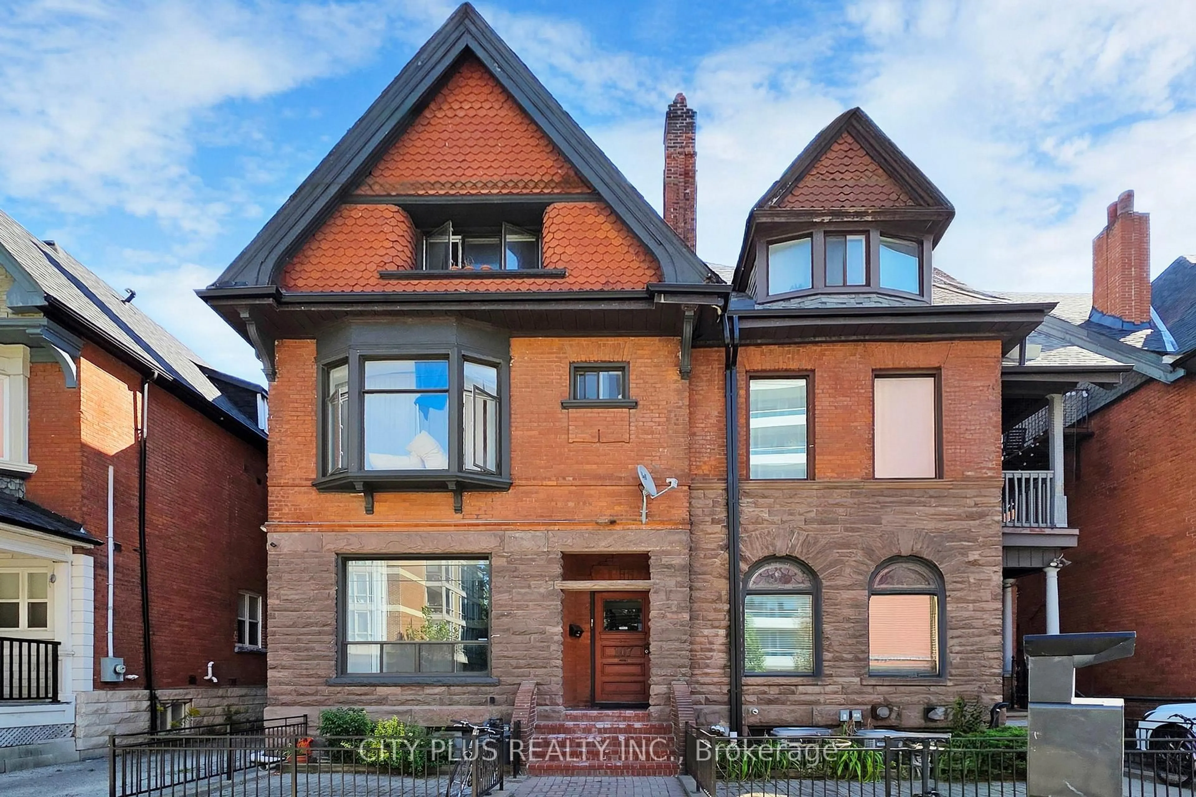 Home with brick exterior material, street for 105-107 Spadina Rd, Toronto Ontario M5R 2T1