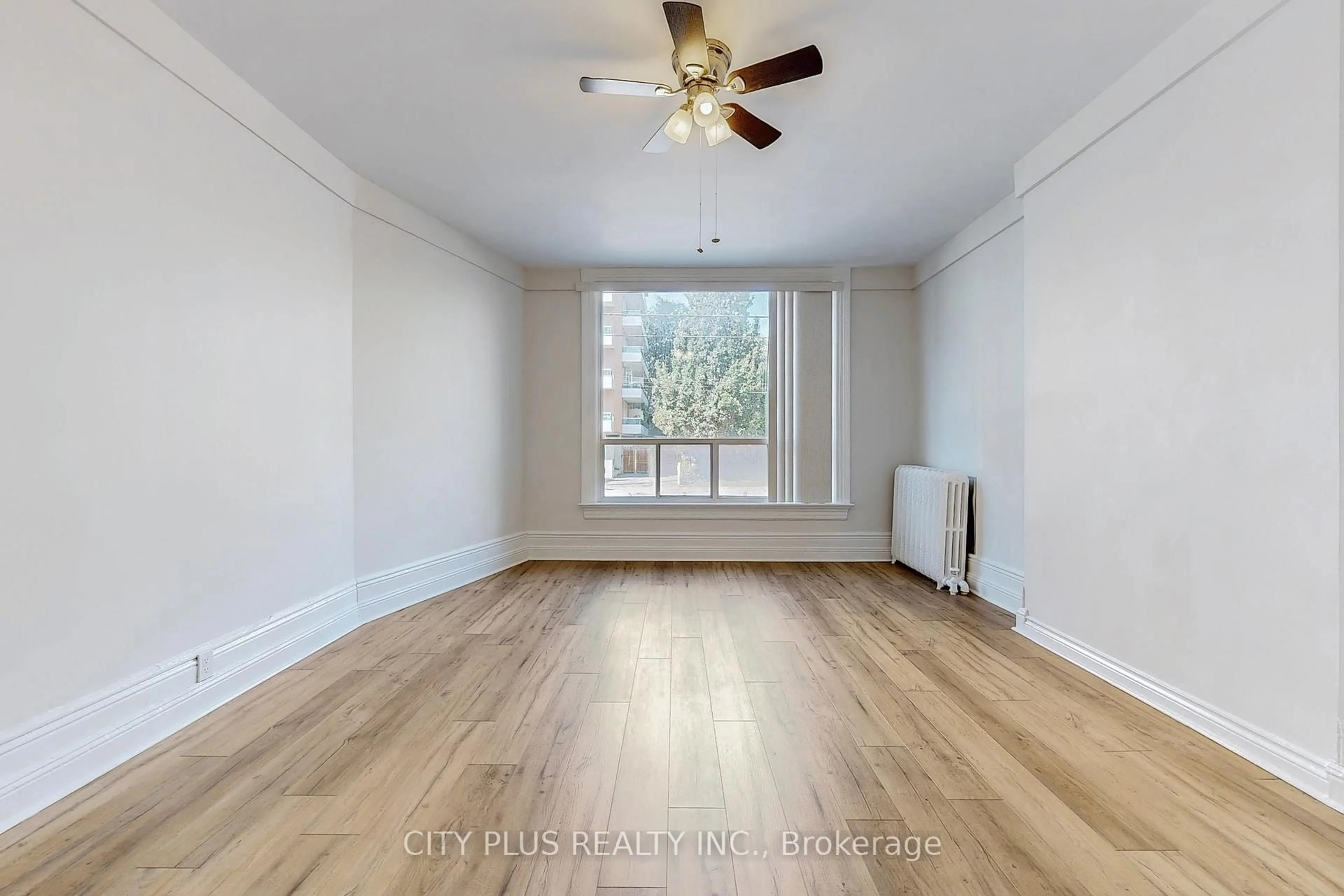 A pic of a room for 105-107 Spadina Rd, Toronto Ontario M5R 2T1