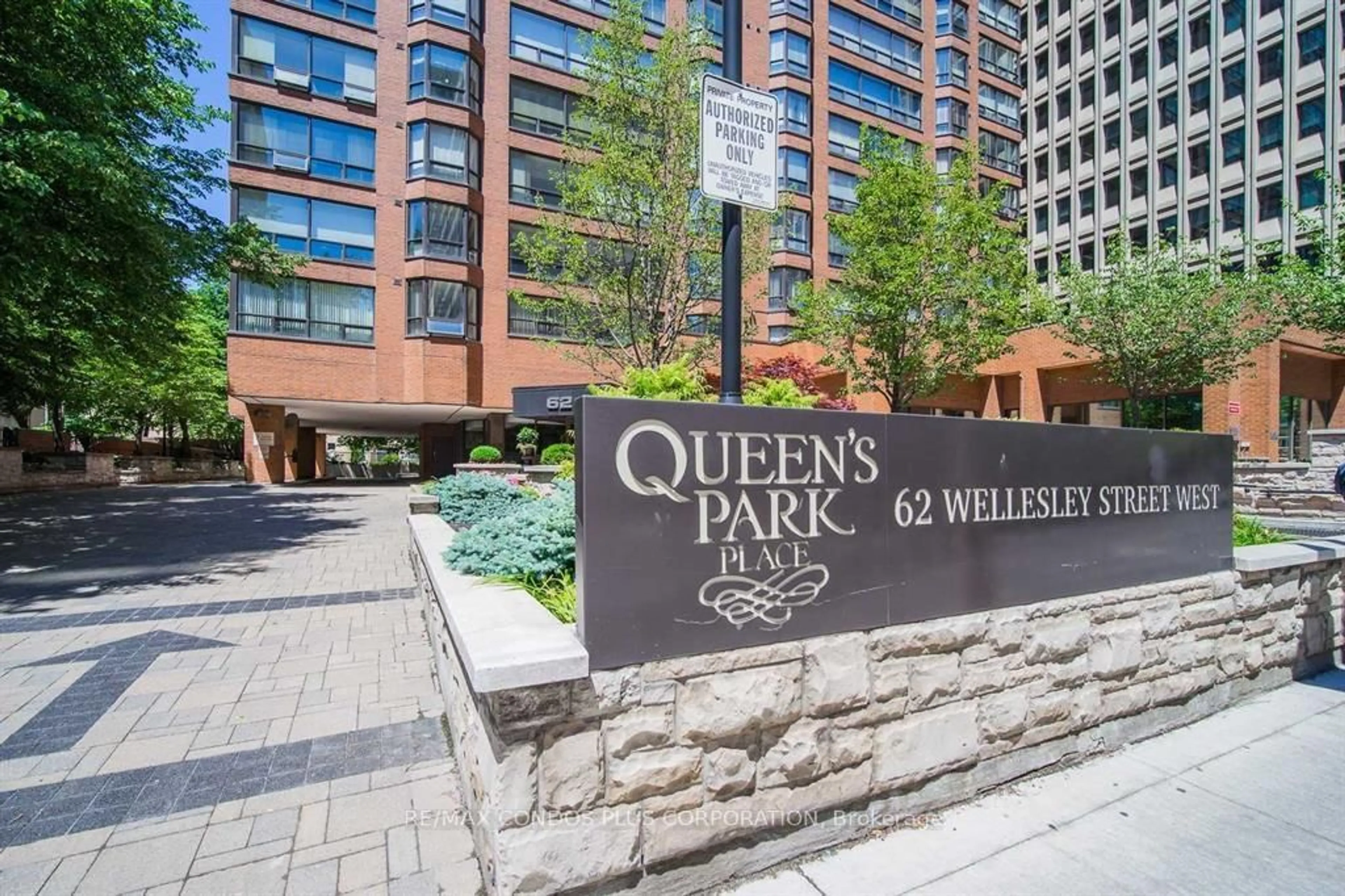 Patio, street for 62 Wellesley St #803, Toronto Ontario M5S 2X3