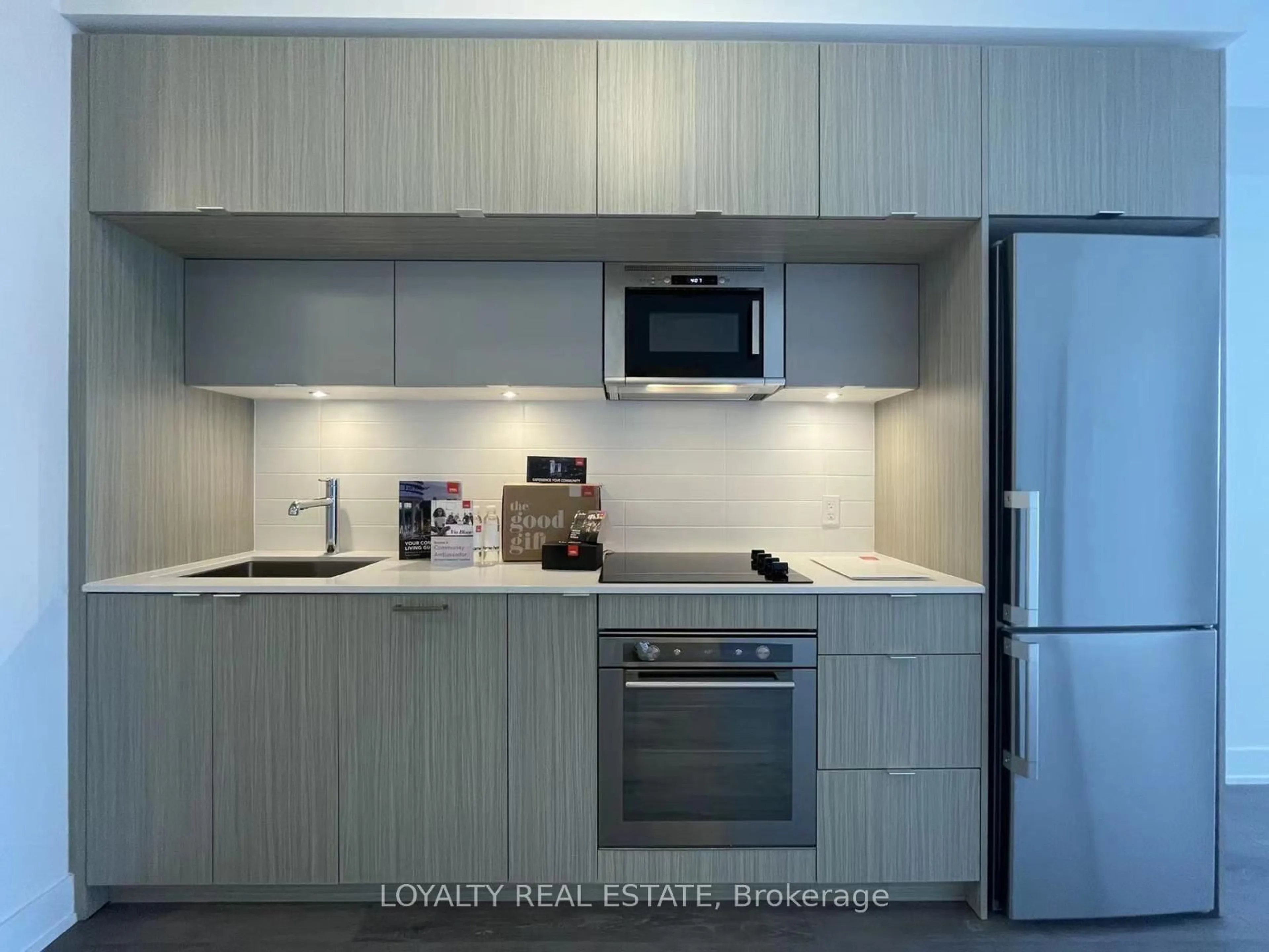 Standard kitchen, unknown for 575 bloor St #2105, Toronto Ontario M4W 0B2