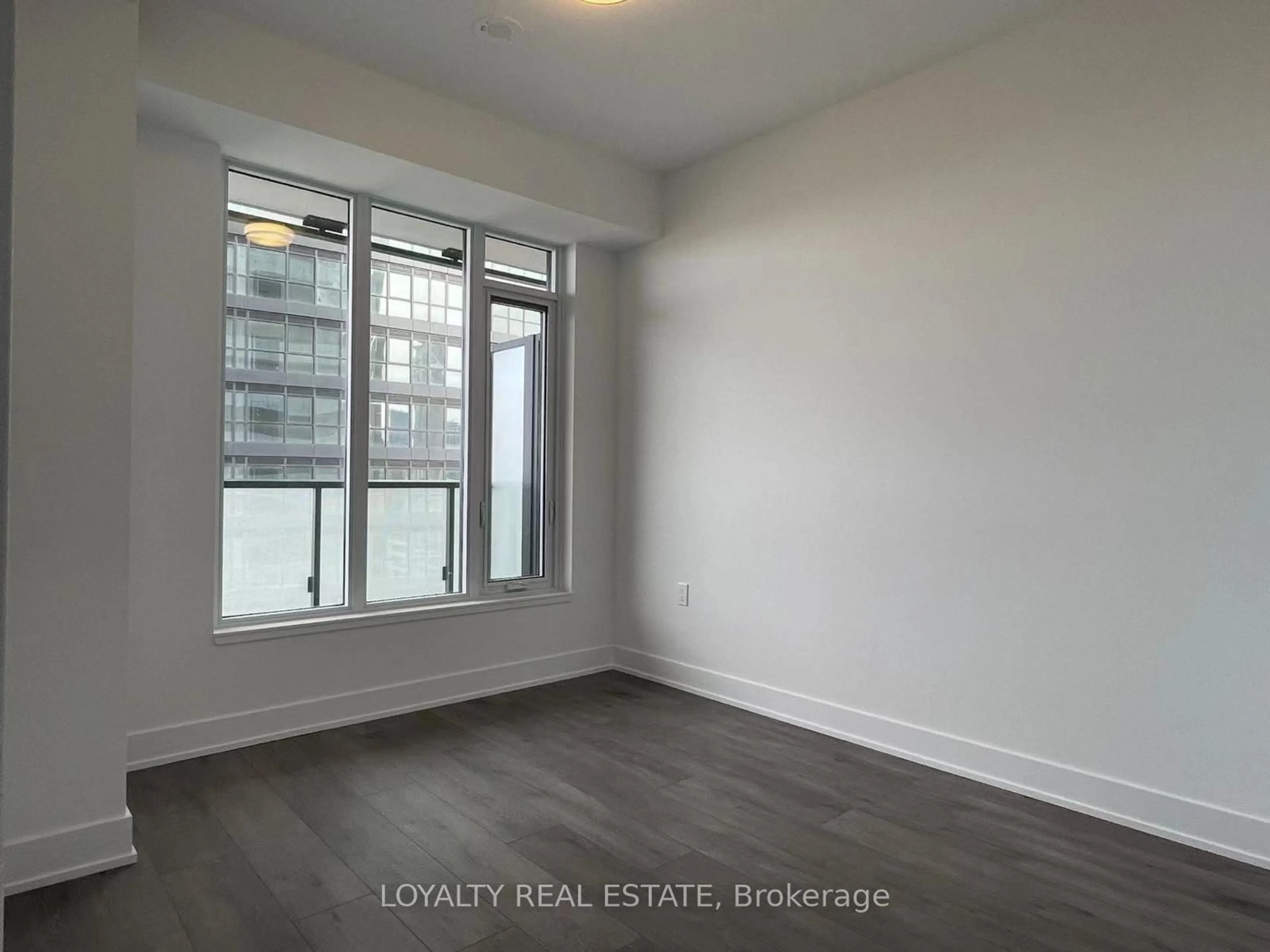 A pic of a room for 575 bloor St #2105, Toronto Ontario M4W 0B2