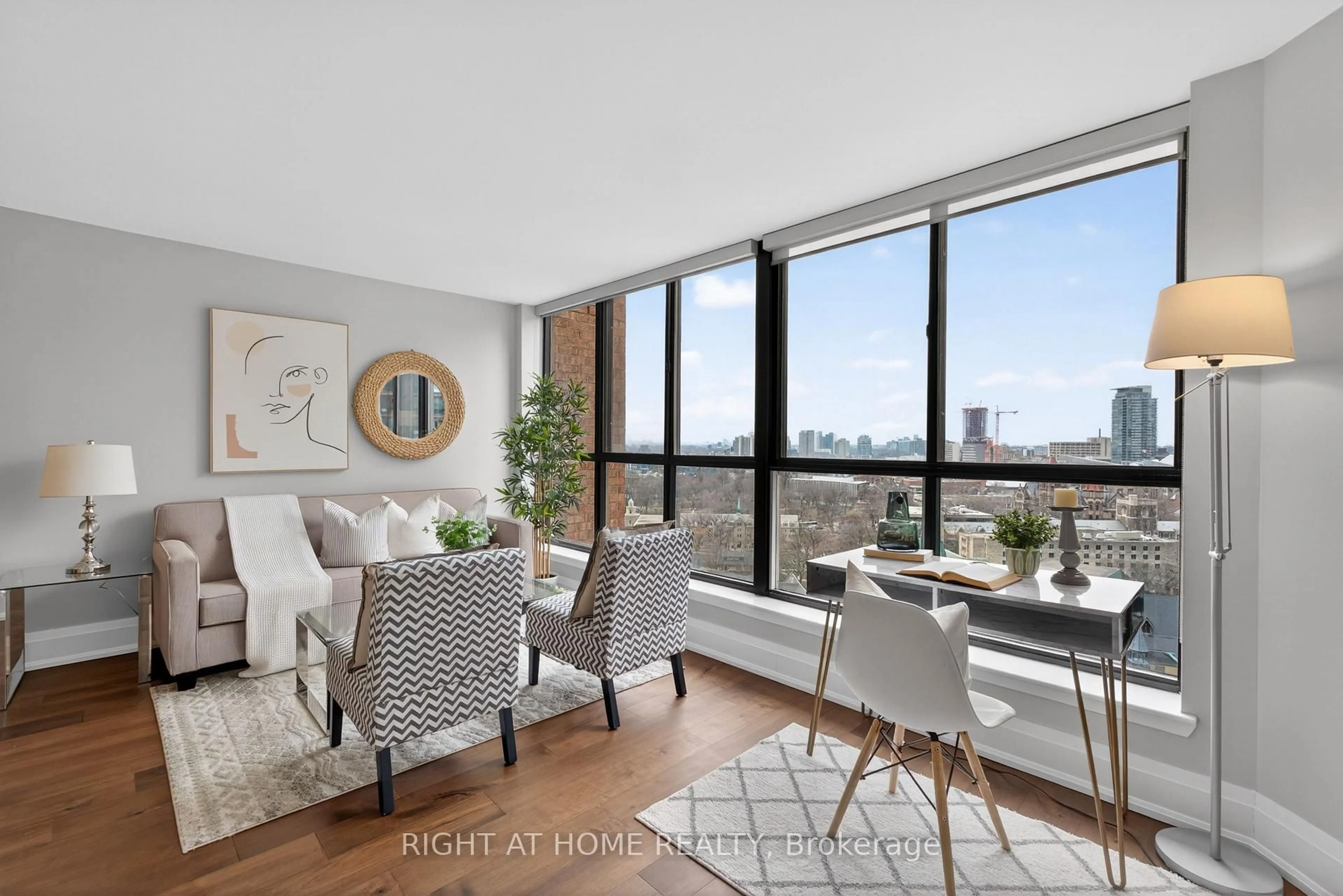 Unknown for 44 St Joseph St #1715, Toronto Ontario M4Y 2W4