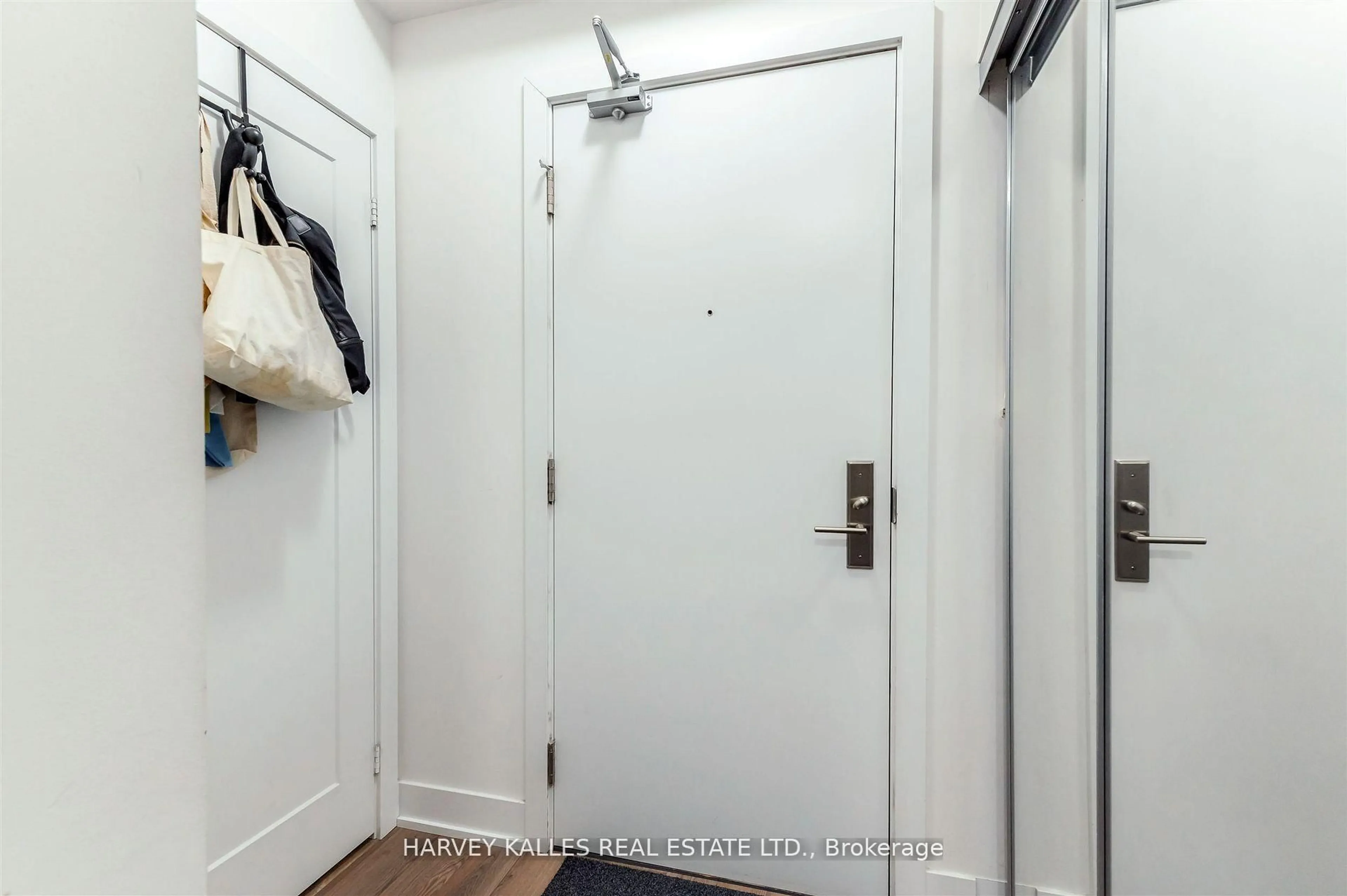 Indoor entryway for 318 Richmond St #1508, Toronto Ontario M5V 0B4