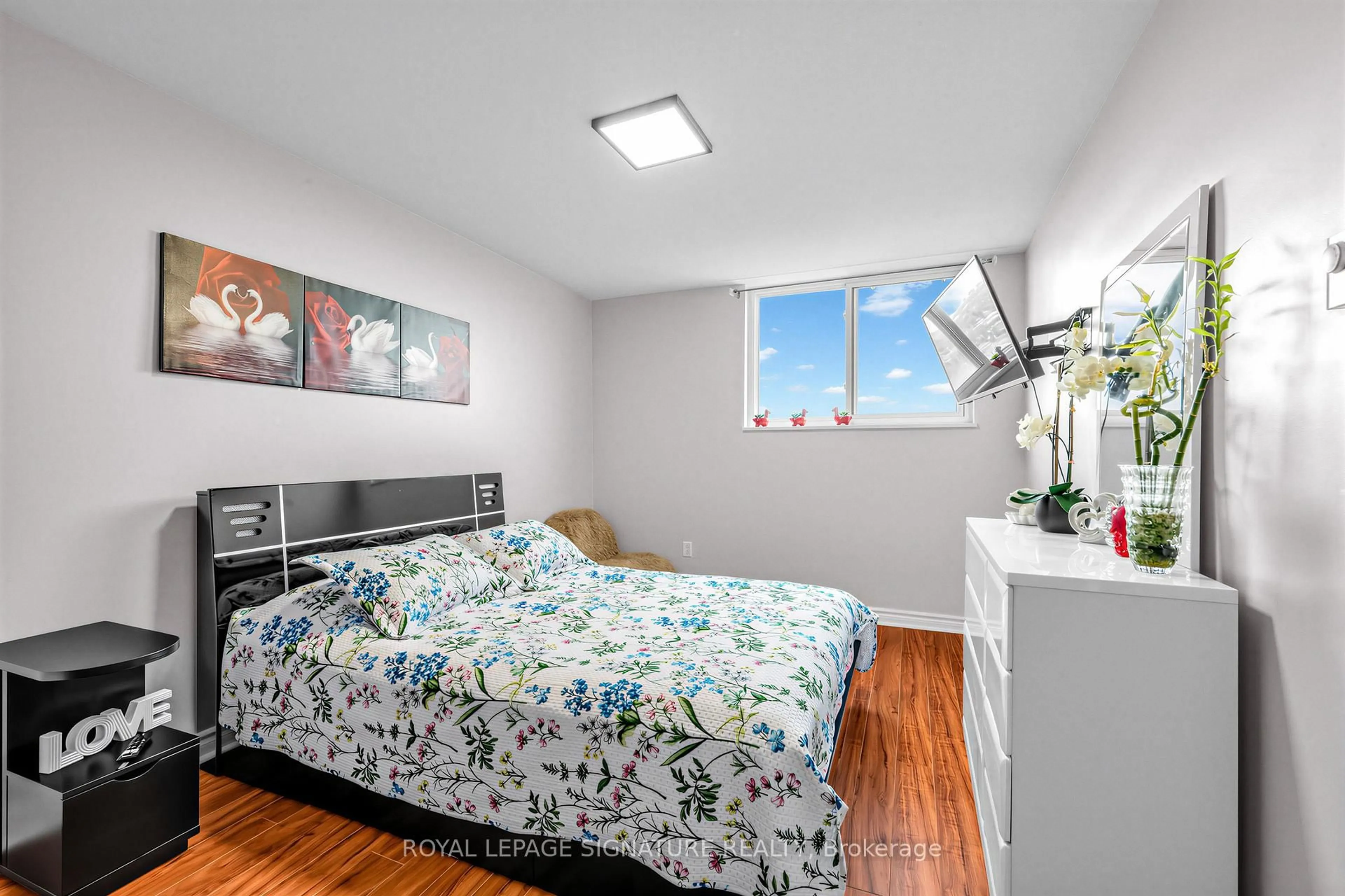 Bedroom with bed, unknown for 1350 York Mills Rd ##1805, Toronto Ontario M3A 2A1