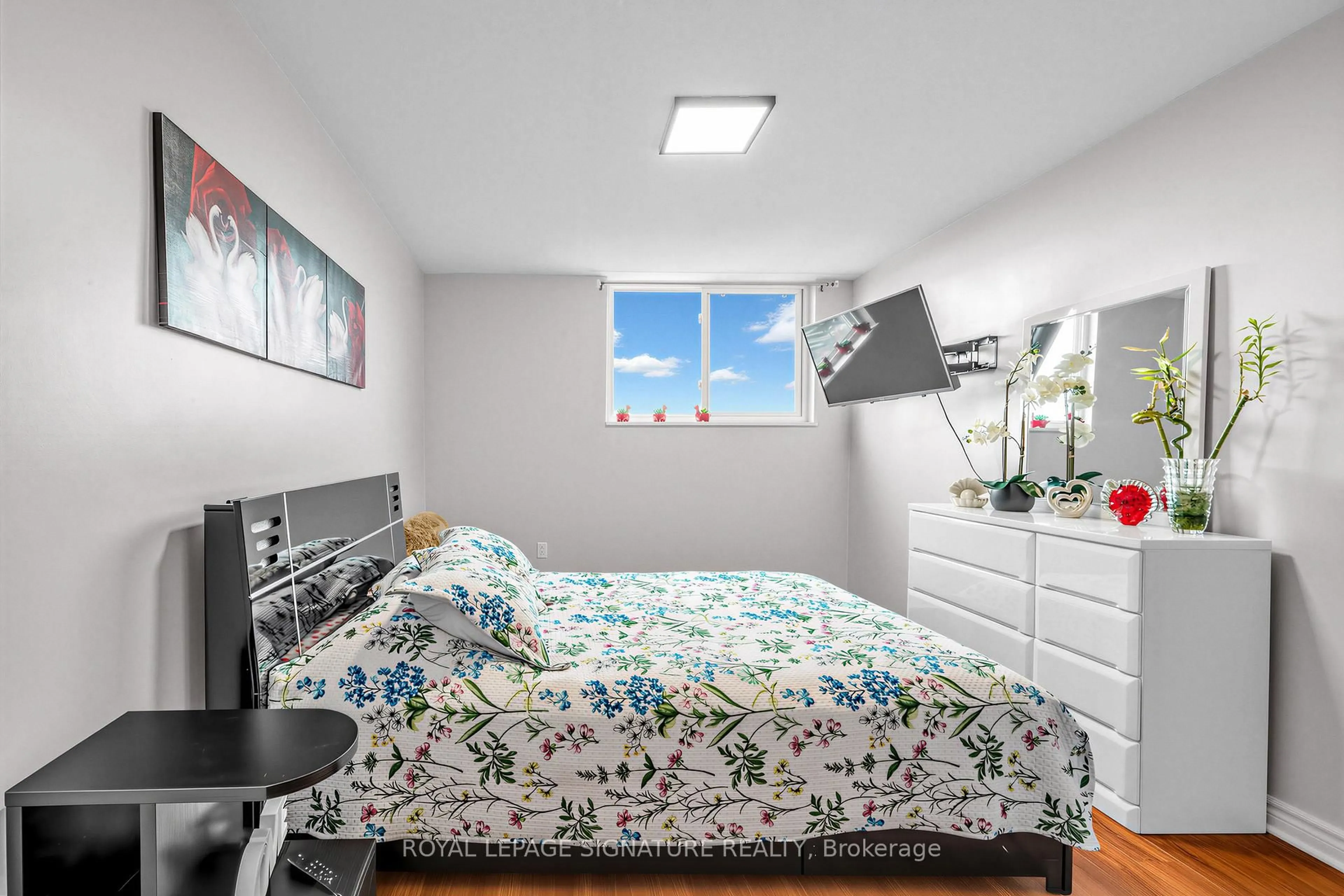 Bedroom with bed, unknown for 1350 York Mills Rd ##1805, Toronto Ontario M3A 2A1