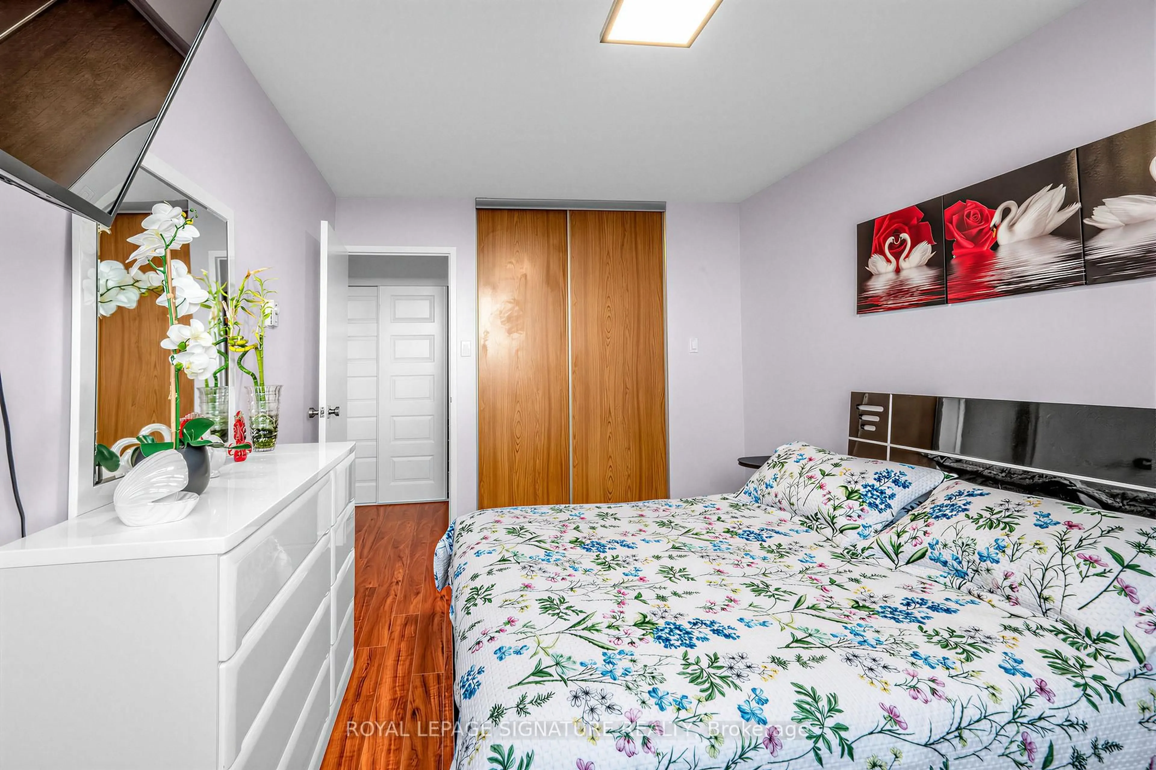 Bedroom with bed, wood/laminate floor for 1350 York Mills Rd ##1805, Toronto Ontario M3A 2A1