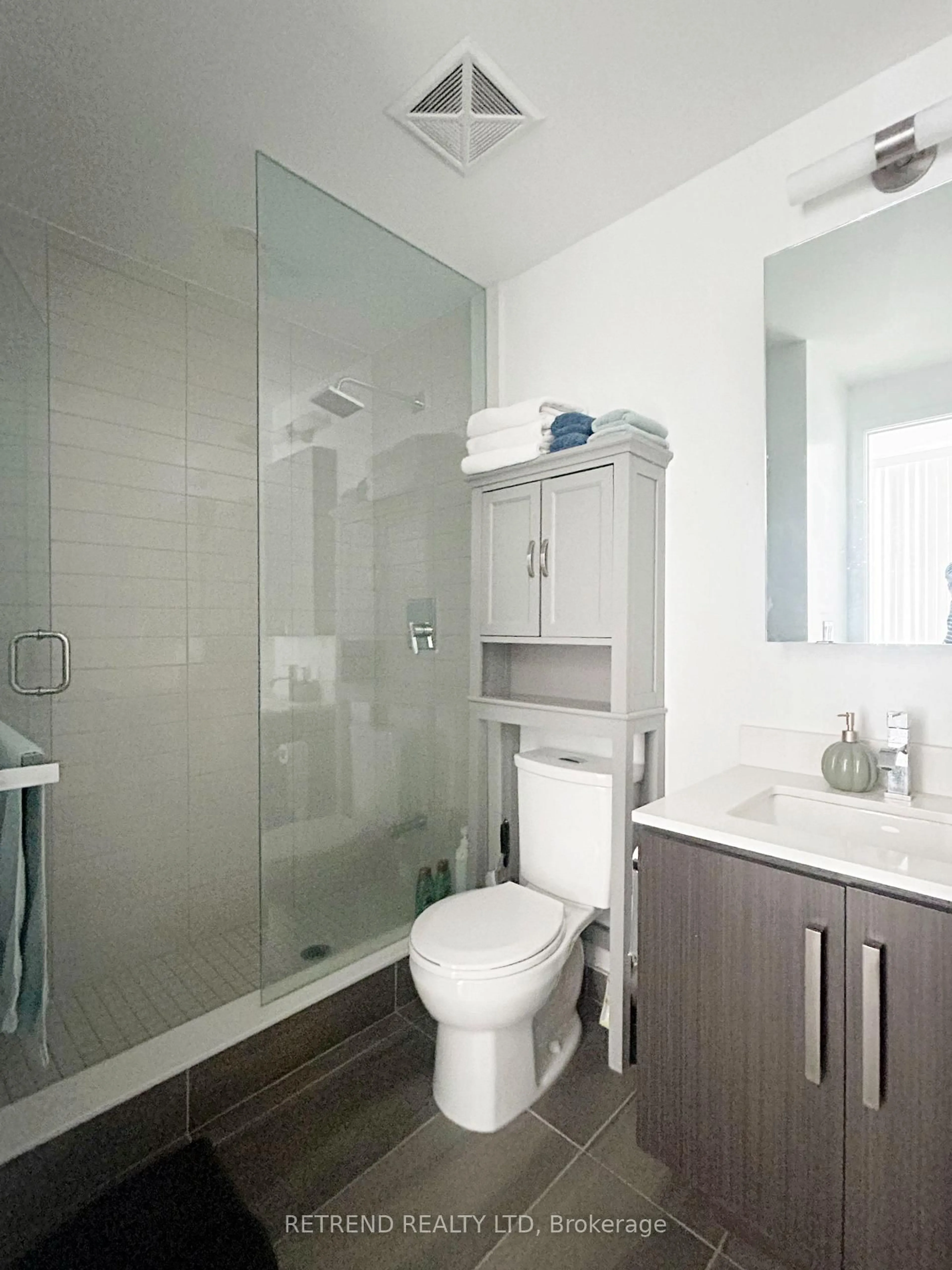 Standard bathroom, ceramic/tile floor for 5180 Yonge St #2706, Toronto Ontario M2N 0K5