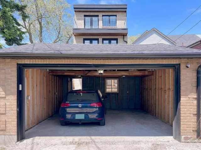 41 Rolyat St, Toronto 4