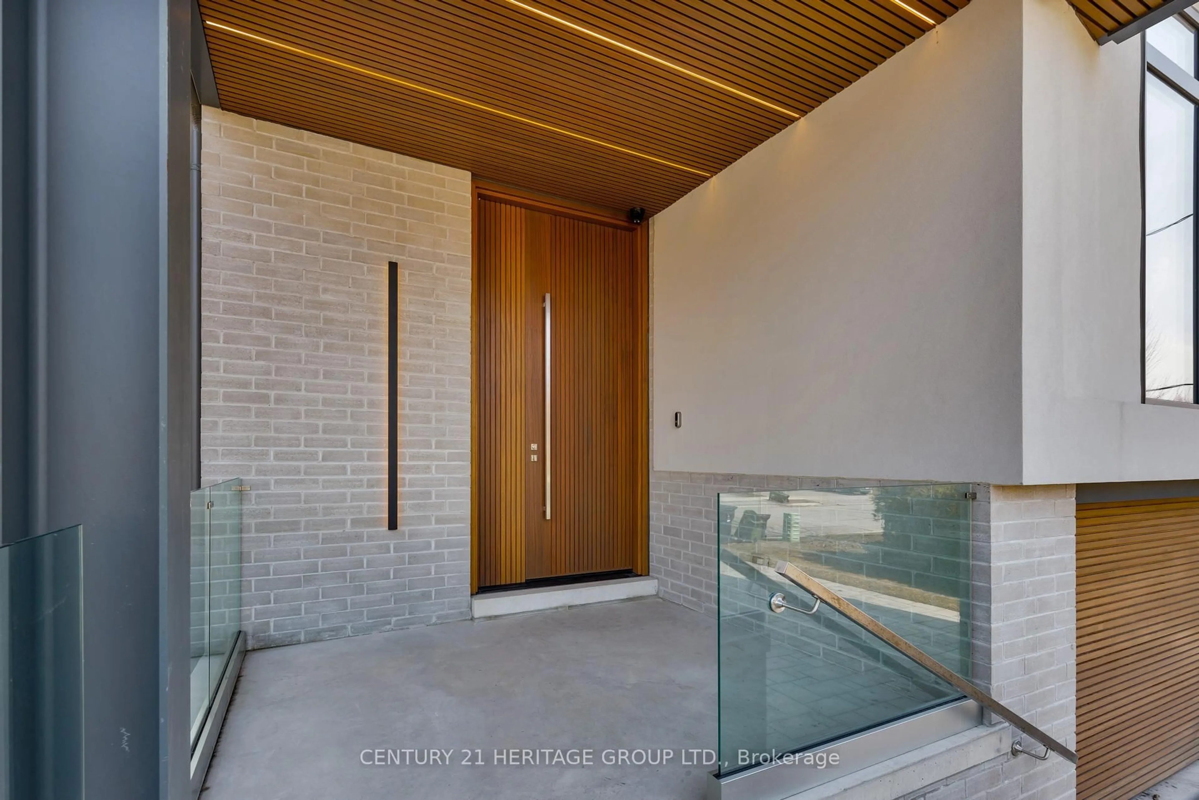 Indoor foyer for 21 Farrell Ave, Toronto Ontario M2R 1C7