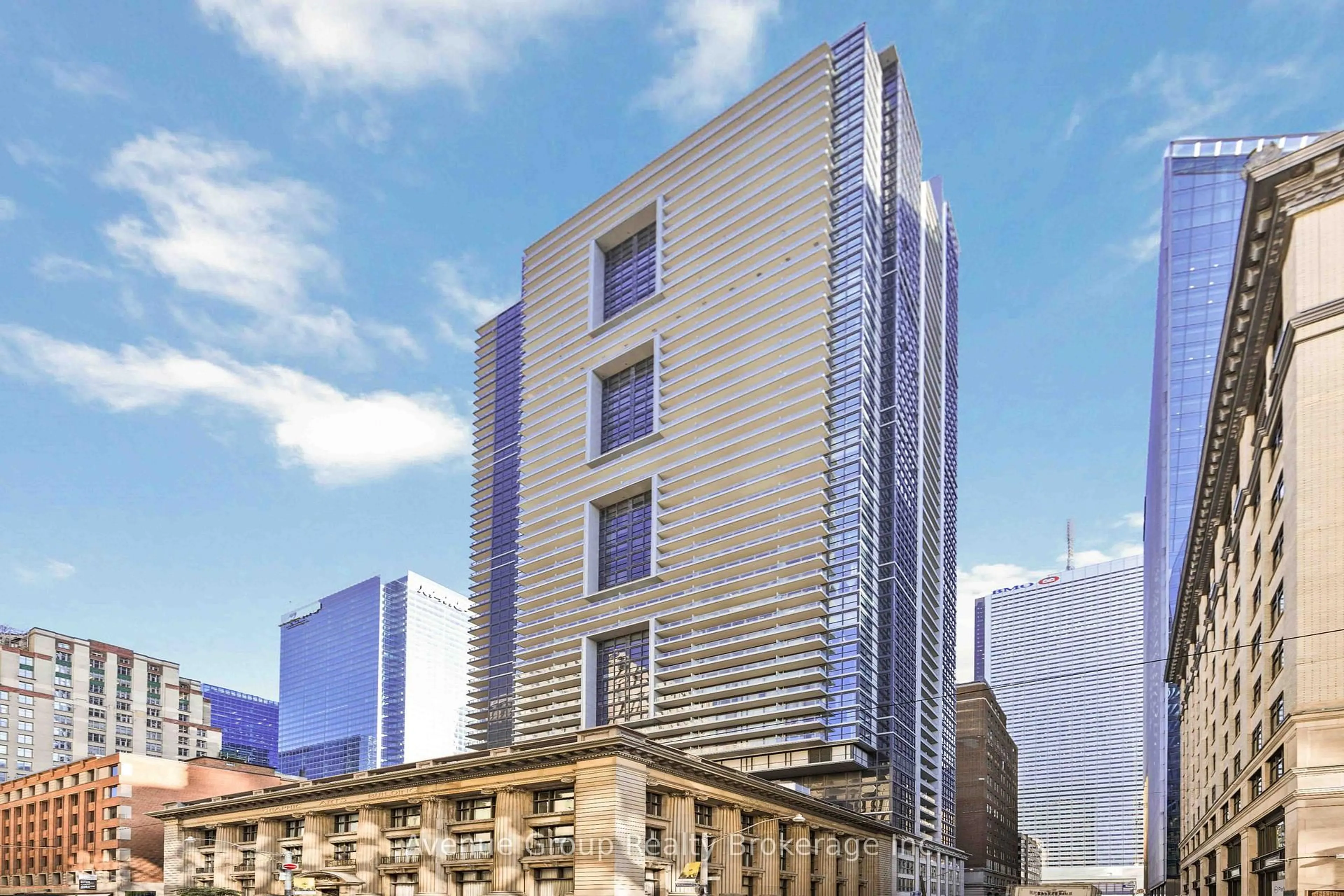 Indoor foyer for 2020 Bathurst St #827, Toronto Ontario M5P 0A6