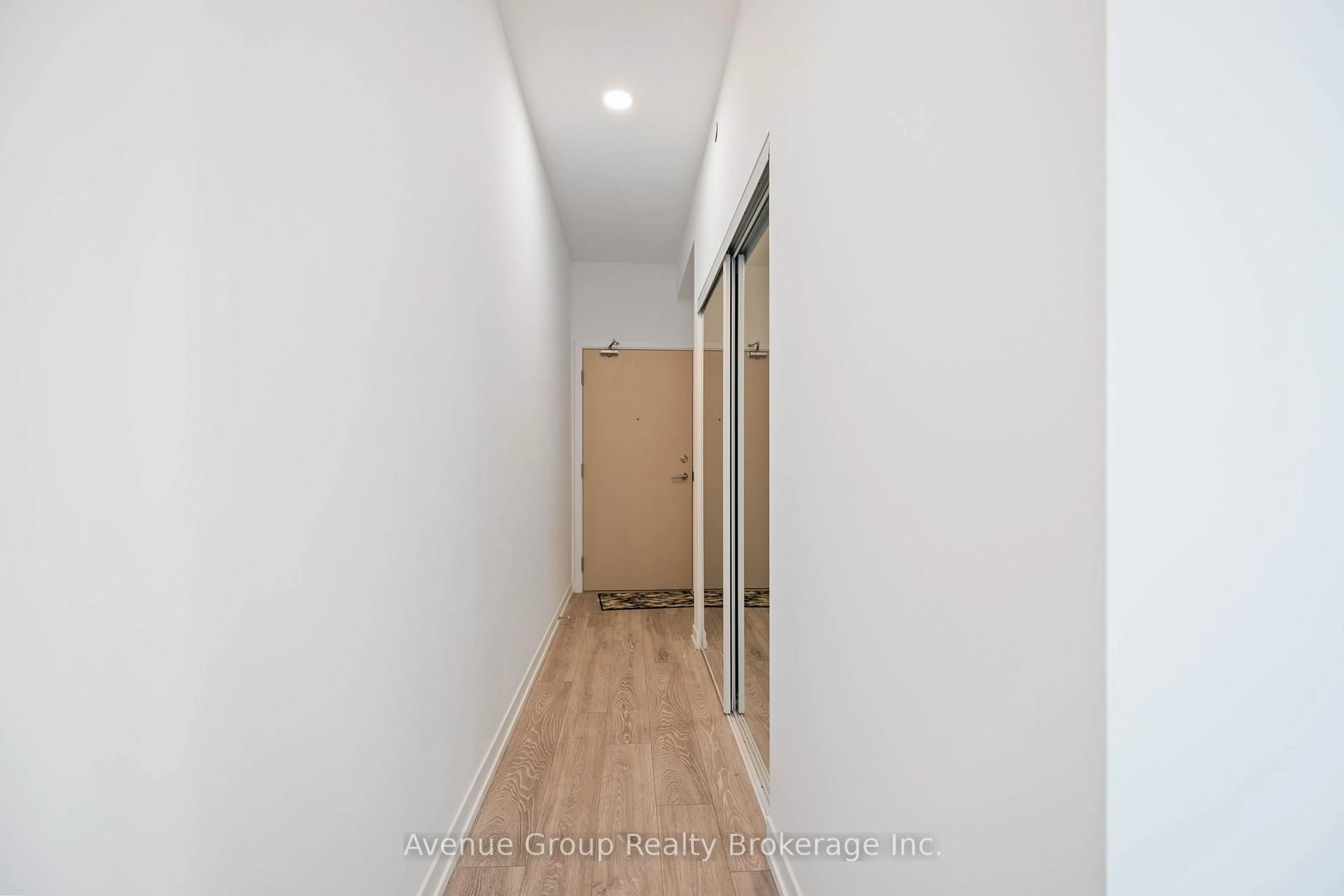 Indoor foyer for 2020 Bathurst St #827, Toronto Ontario M5P 0A6