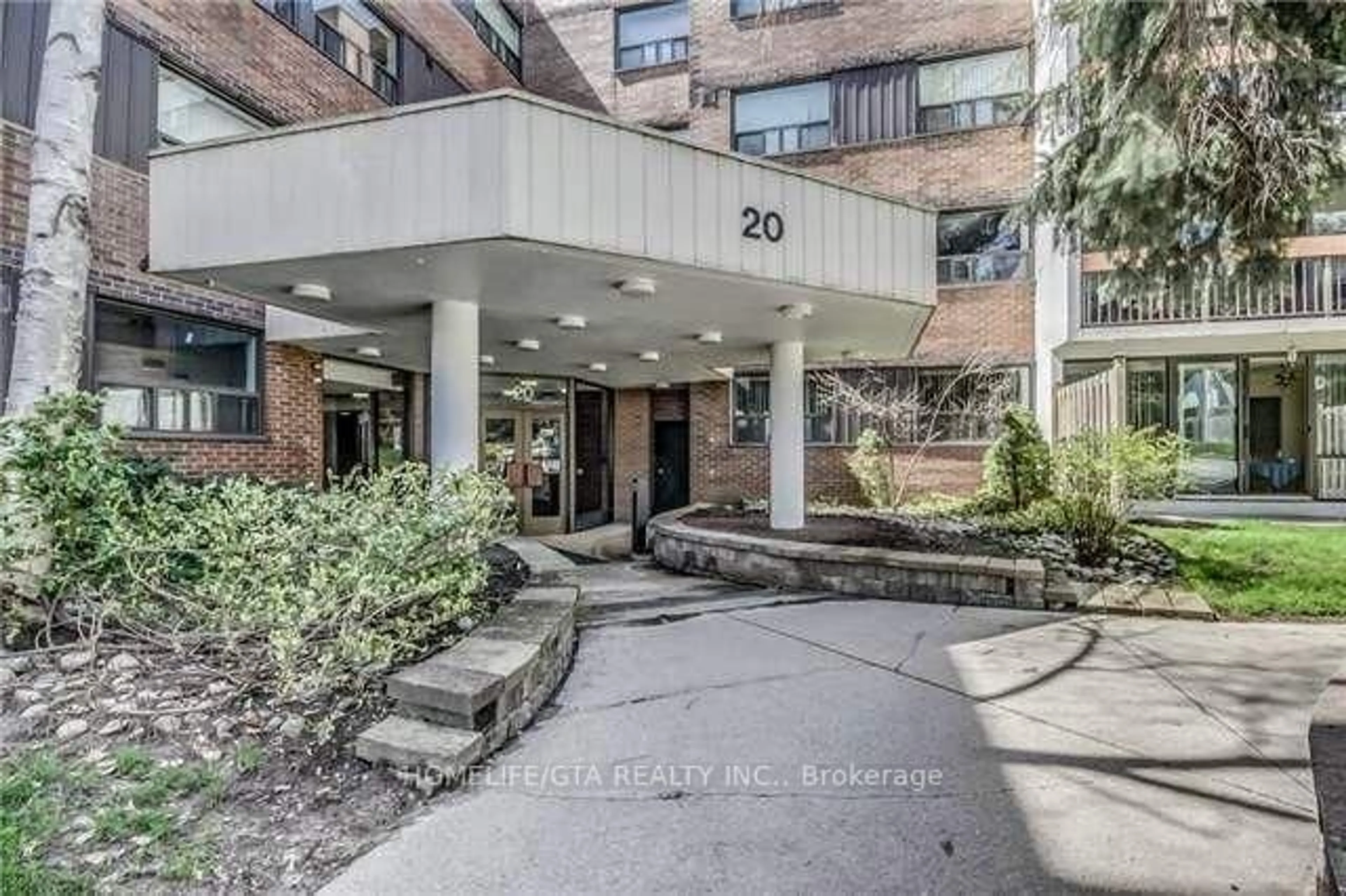 Indoor foyer for 20 Sunrise Ave #308, Toronto Ontario M4A 2R2