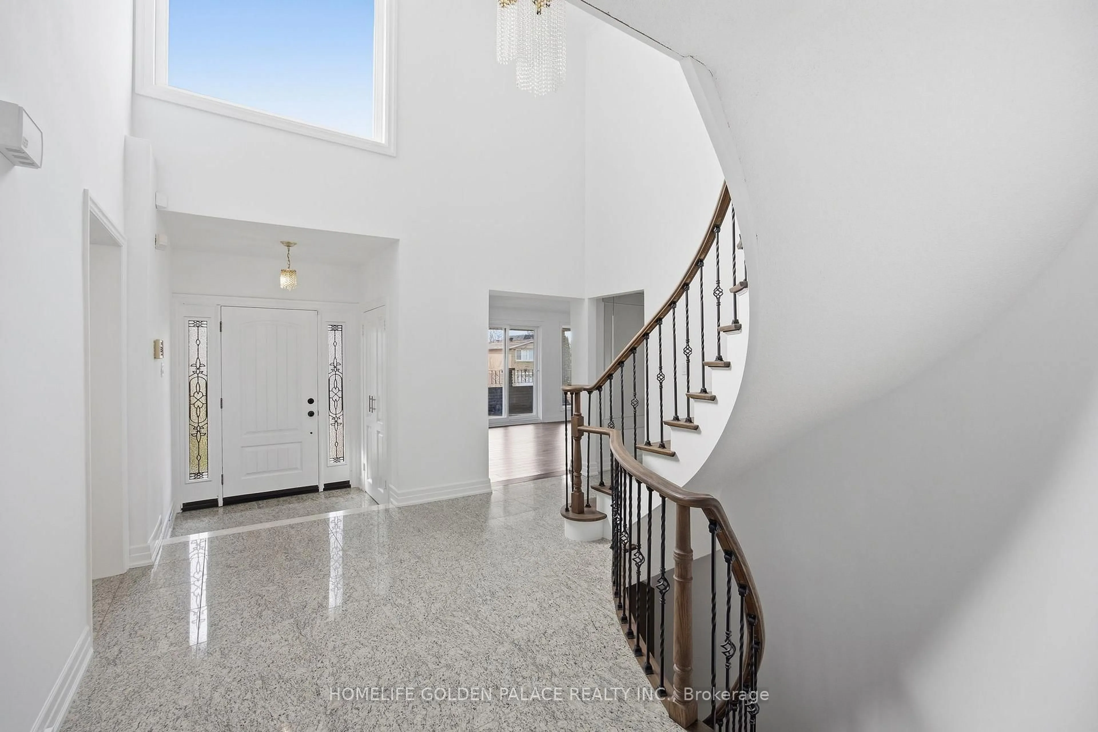 Indoor foyer for 394 Patricia Ave, Toronto Ontario M2R 2M9