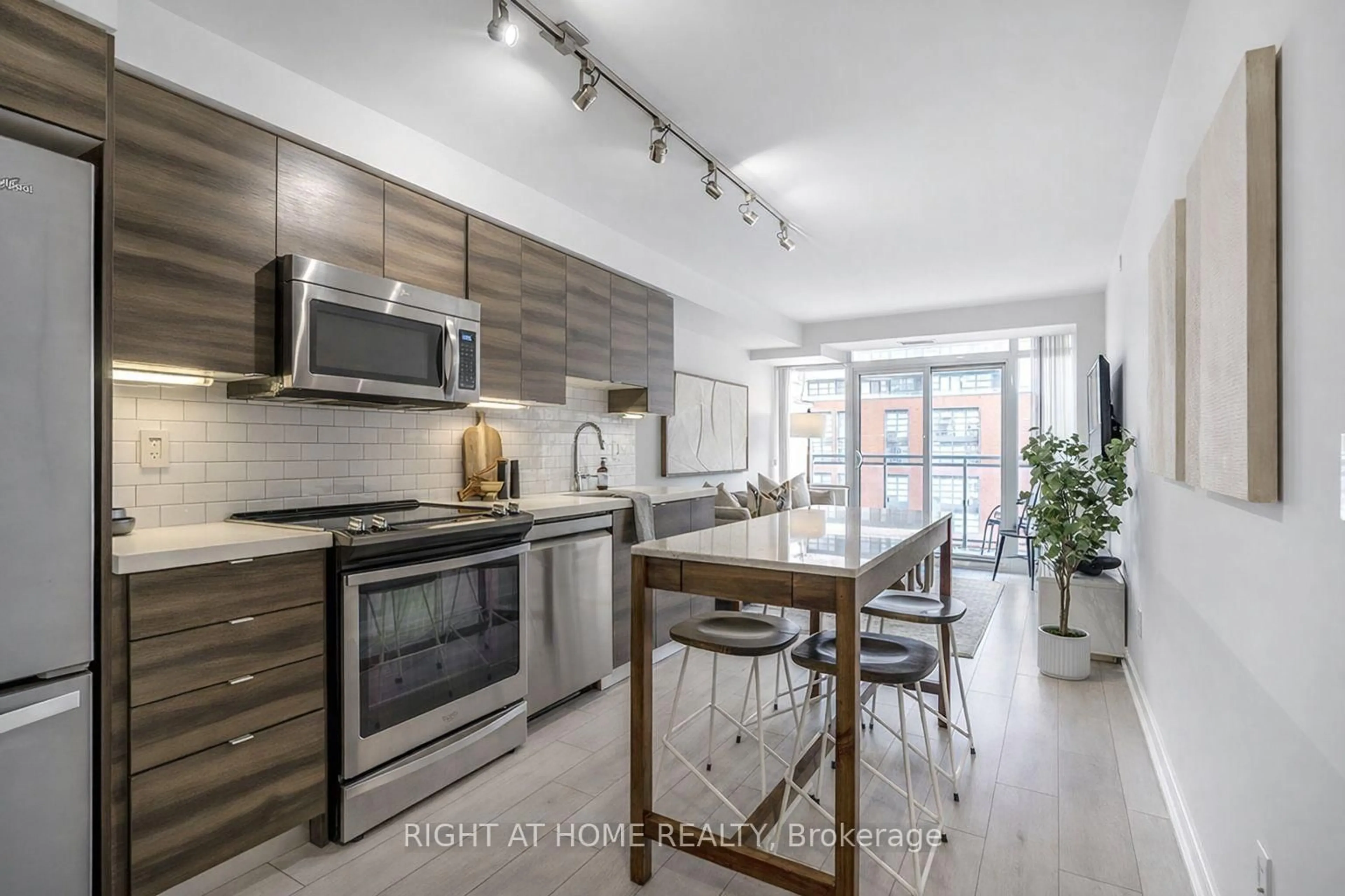 Open concept kitchen, unknown for 525 Adelaide St #1622, Toronto Ontario M5V 0N7