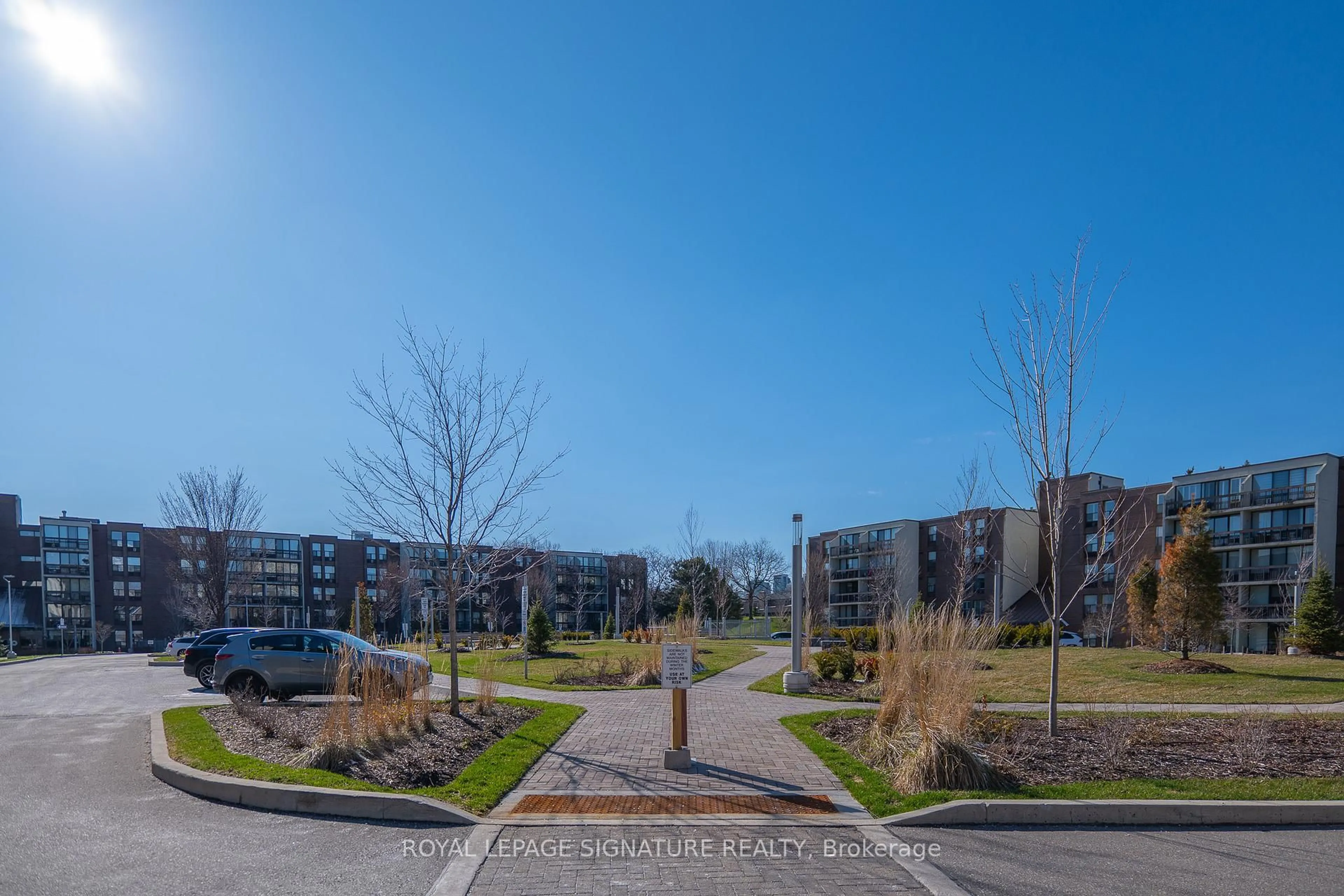 A pic from outside/outdoor area/front of a property/back of a property/a pic from drone, unknown for 30 Fashion Roseway #404, Toronto Ontario M2N 6B4