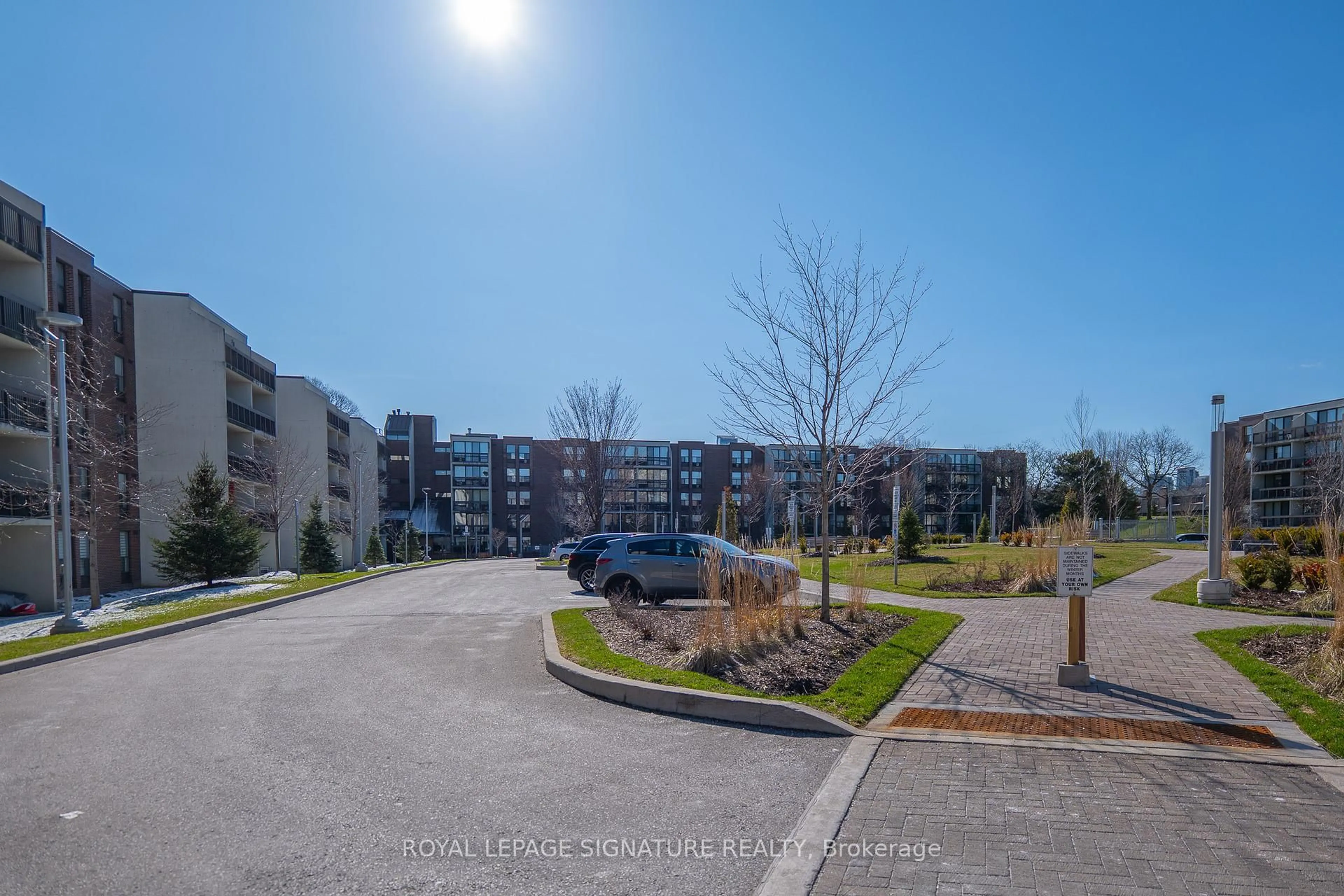 A pic from outside/outdoor area/front of a property/back of a property/a pic from drone, unknown for 30 Fashion Roseway #404, Toronto Ontario M2N 6B4