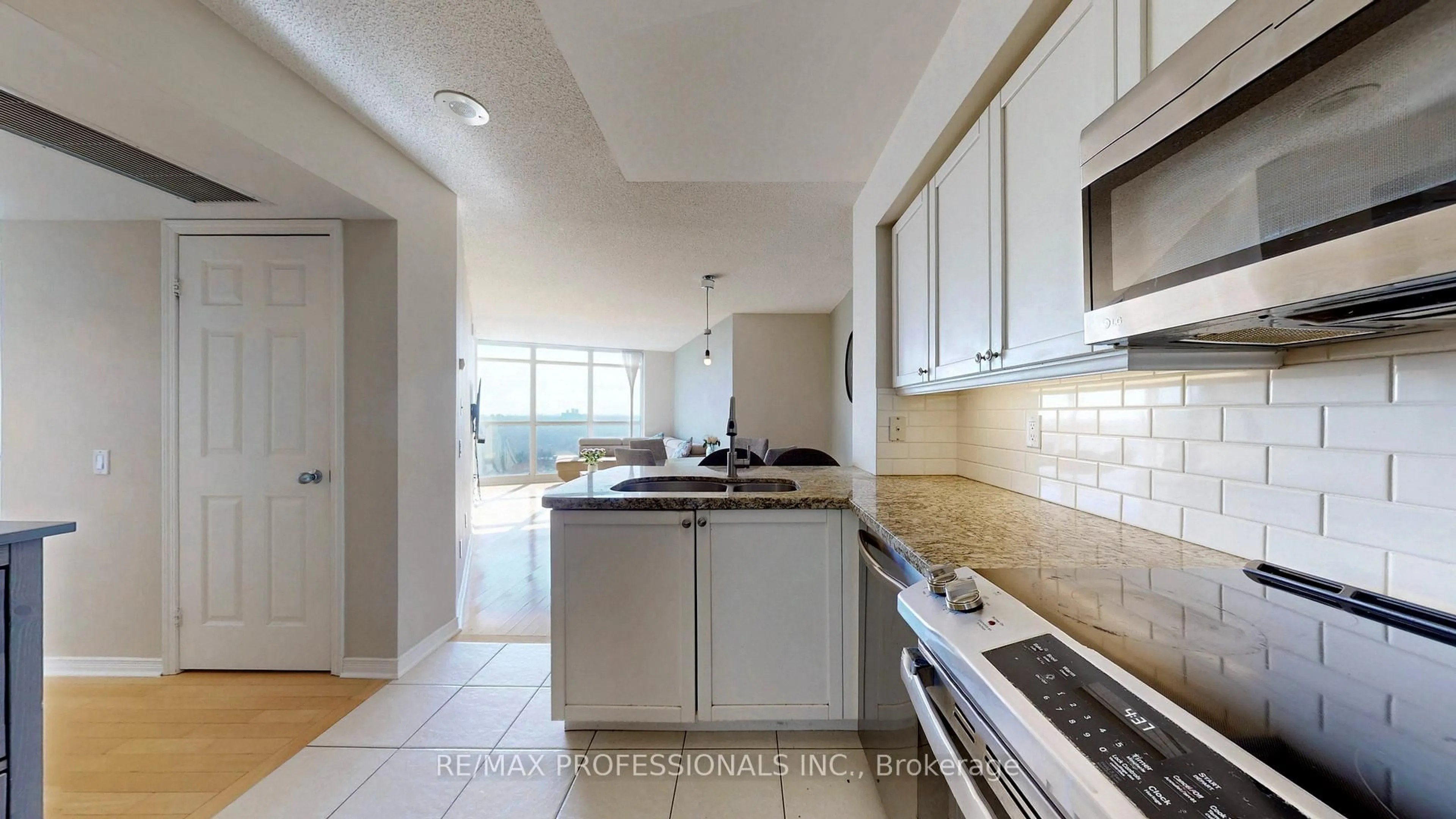 Standard kitchen, ceramic/tile floor for 30 Harrison Garden Blvd #2705, Toronto Ontario M2N 7A9