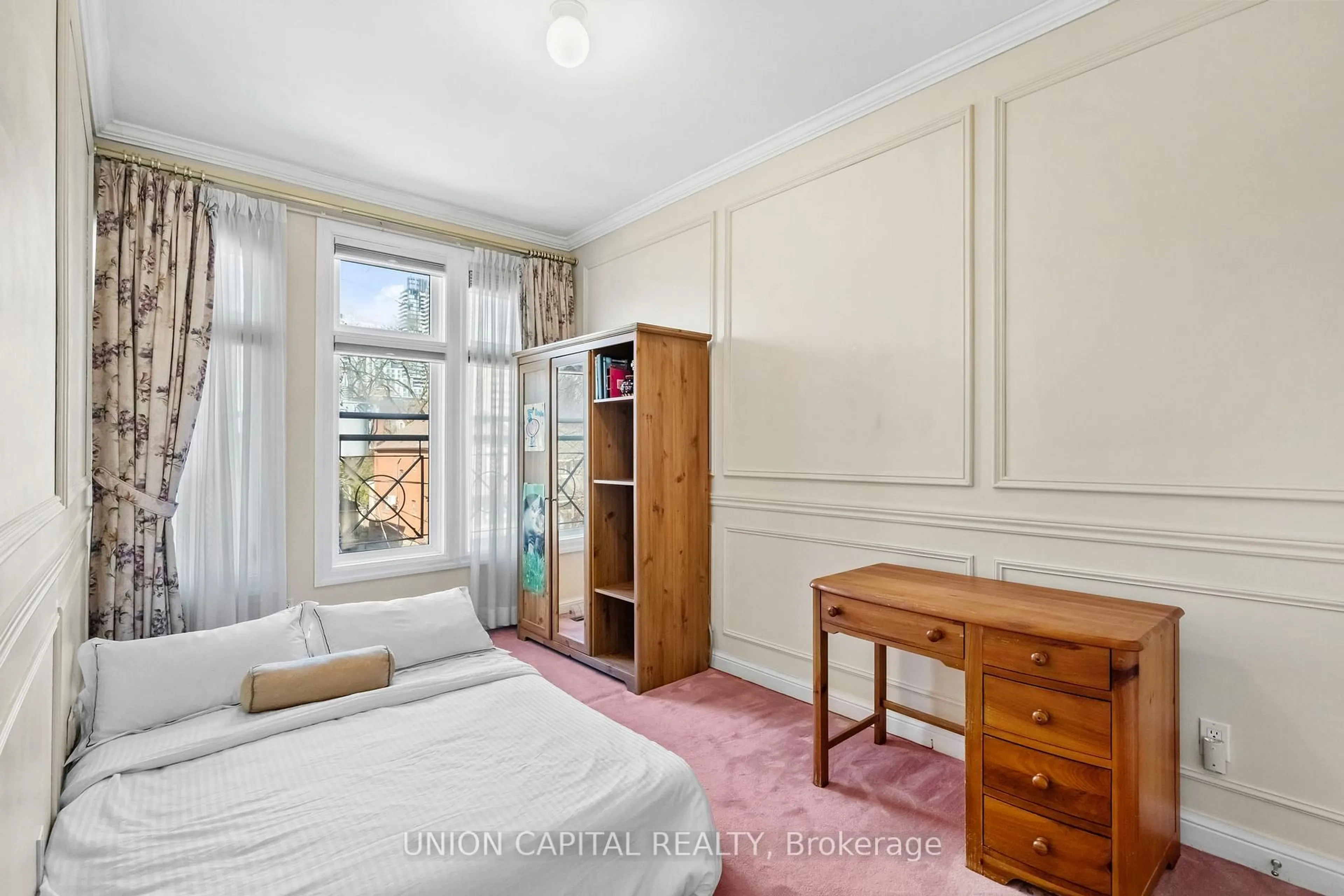 A pic of a room for 75 Falcon St, Toronto Ontario M4S 2P4