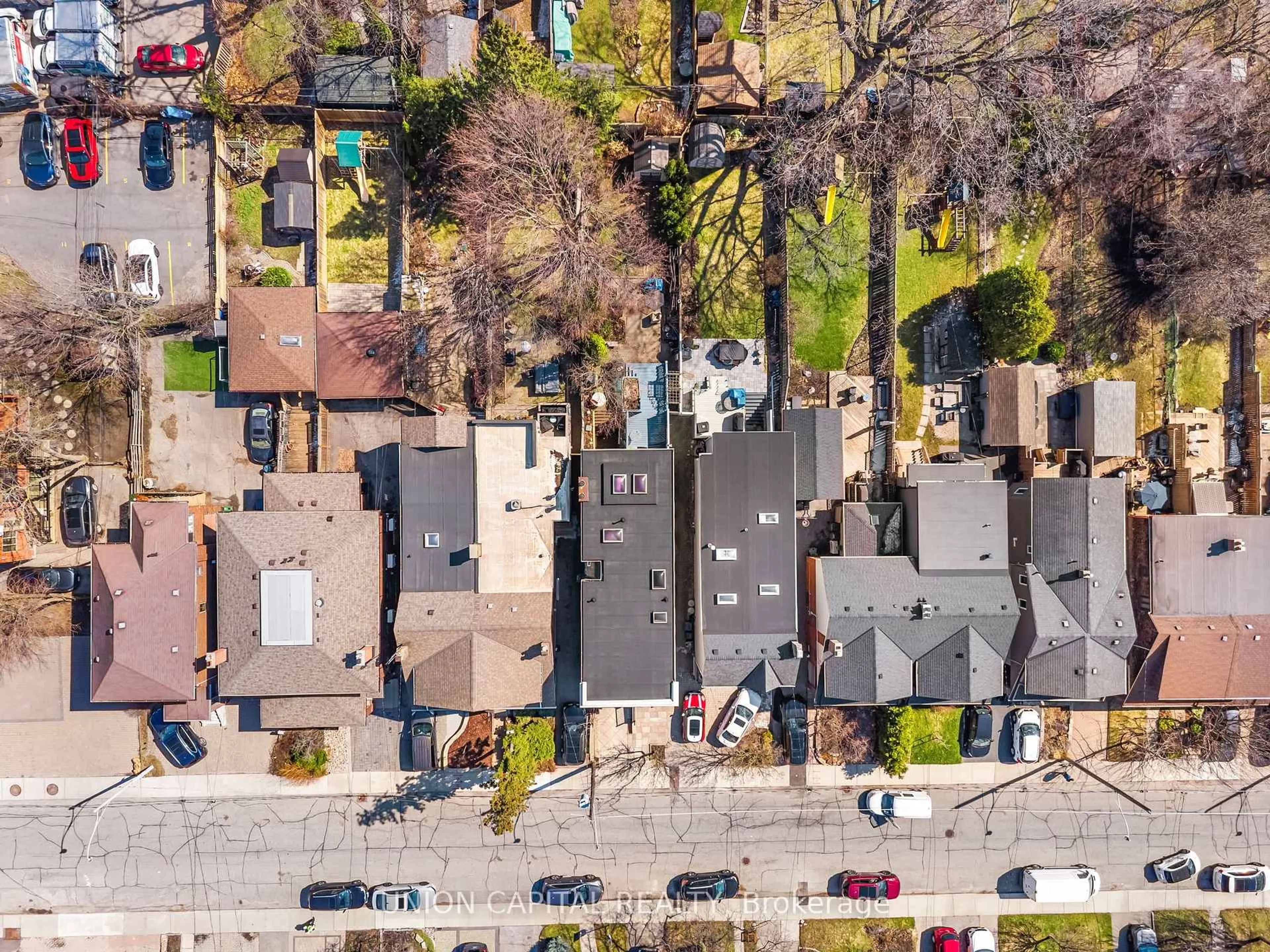 A pic from outside/outdoor area/front of a property/back of a property/a pic from drone, street for 75 Falcon St, Toronto Ontario M4S 2P4