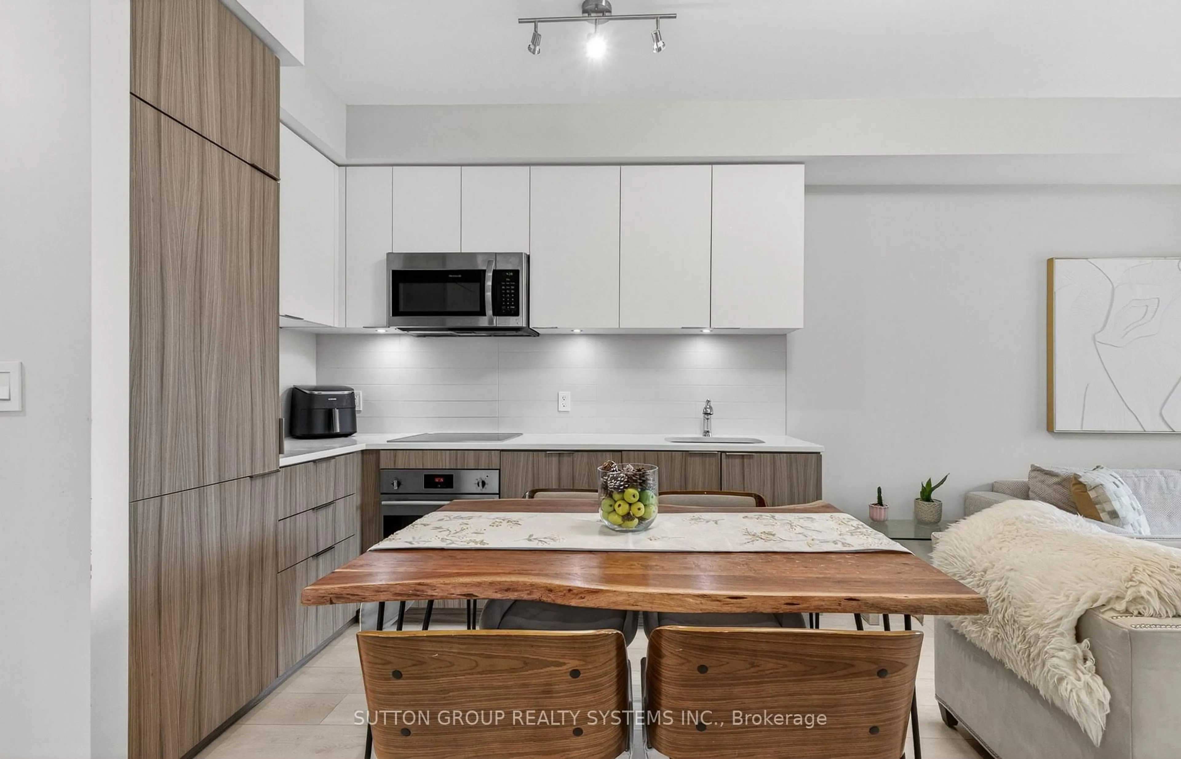 Unknown for 223 St Clair Ave #212, Toronto Ontario M4V 1R3