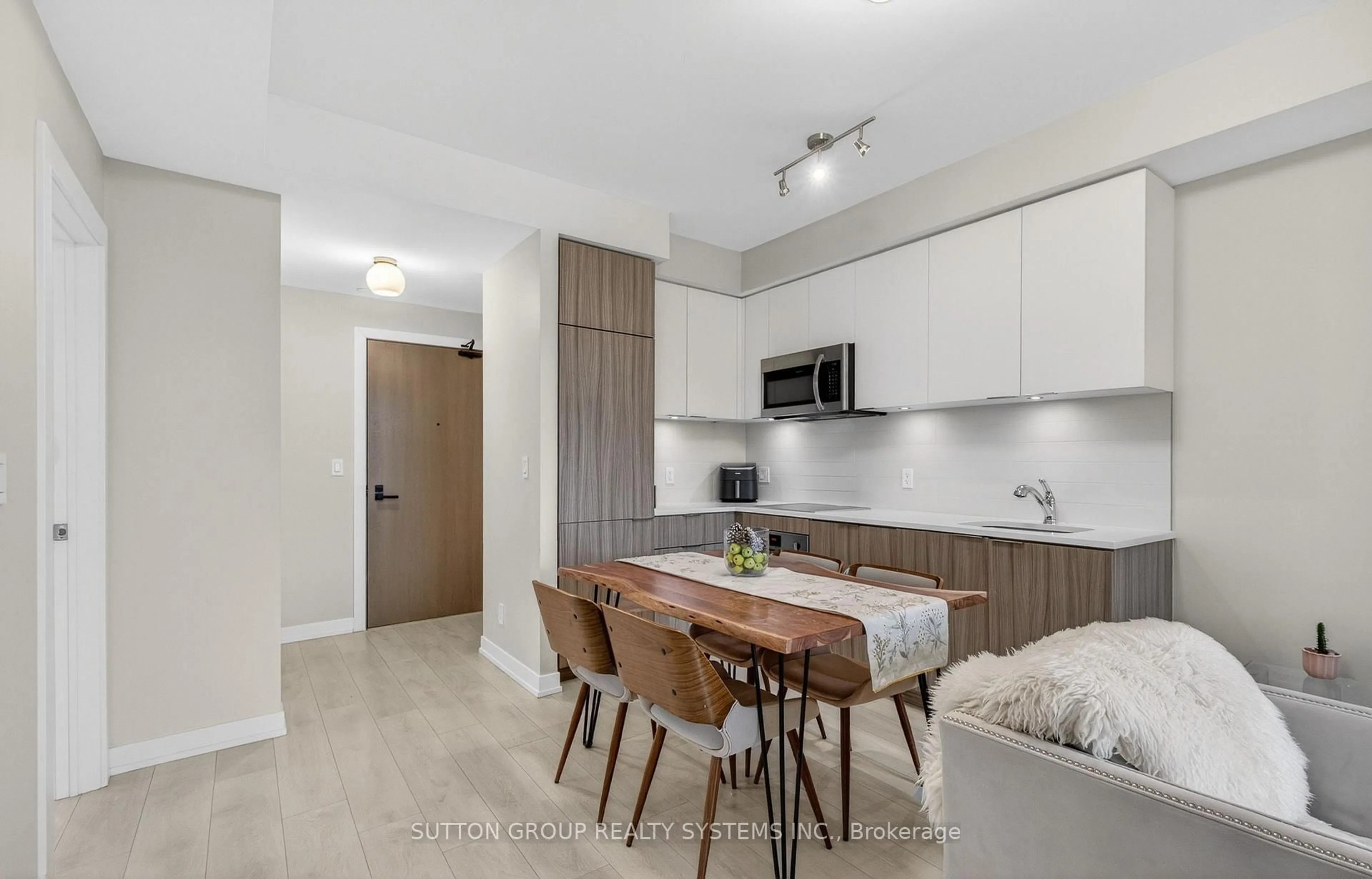 Open concept kitchen, unknown for 223 St Clair Ave #212, Toronto Ontario M4V 1R3