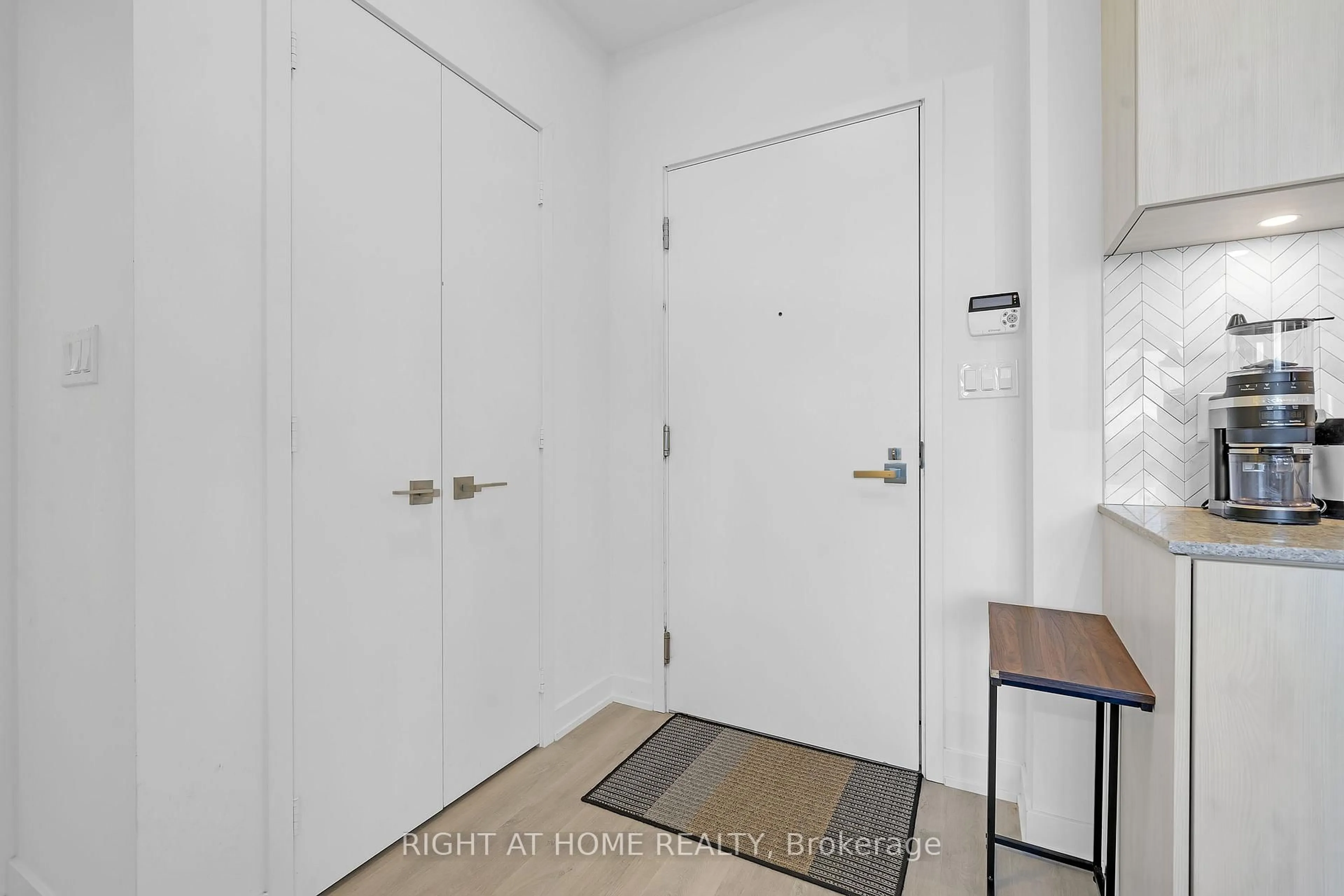 Indoor entryway for 50 Ordnance St #3307, Toronto Ontario M6K 0C9
