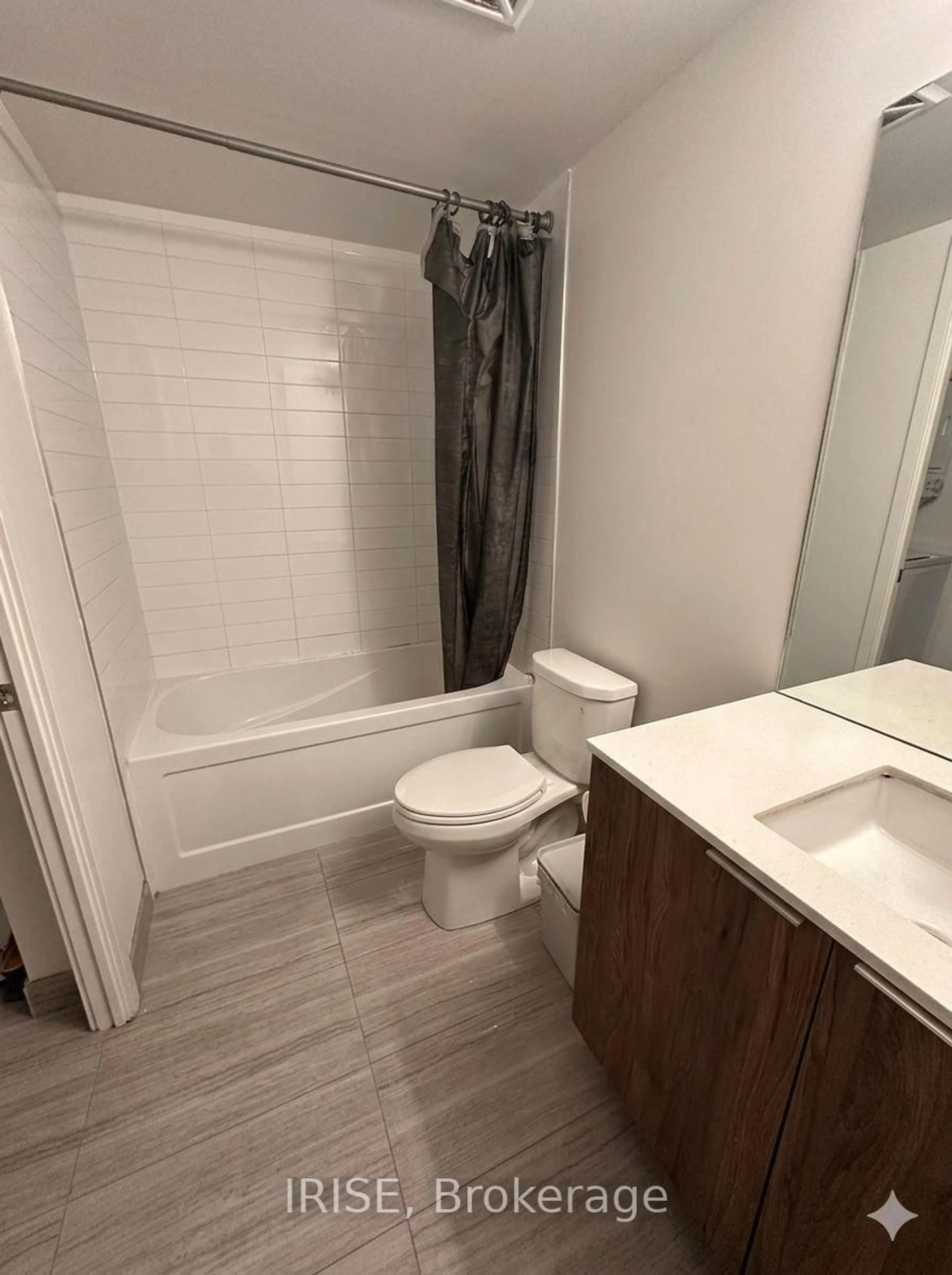 Standard bathroom, unknown for 158 FRONT St #212, Toronto Ontario M5A 0K9