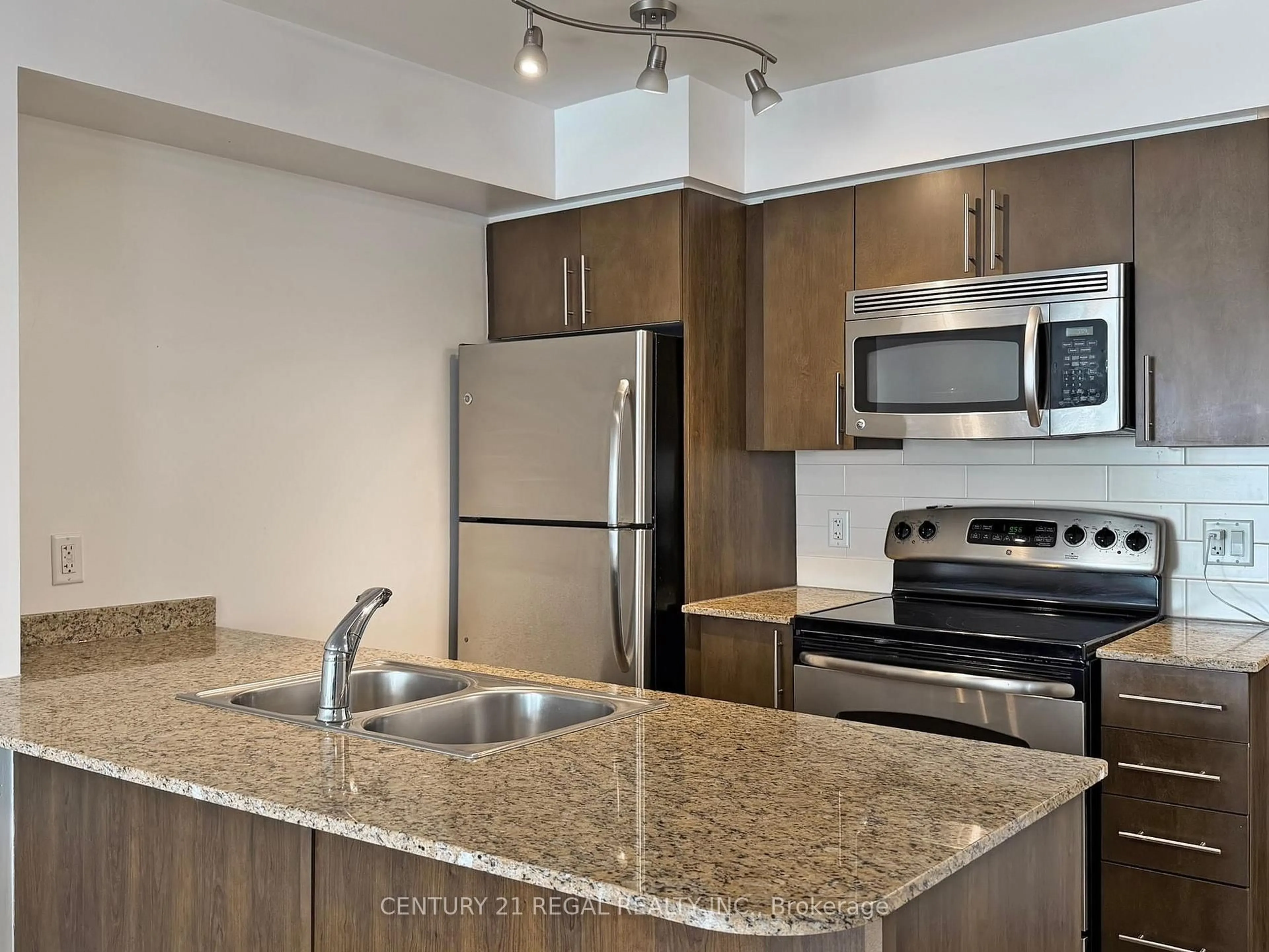 Standard kitchen, unknown for 2191 Yonge St #2812, Toronto Ontario M4S 3H8