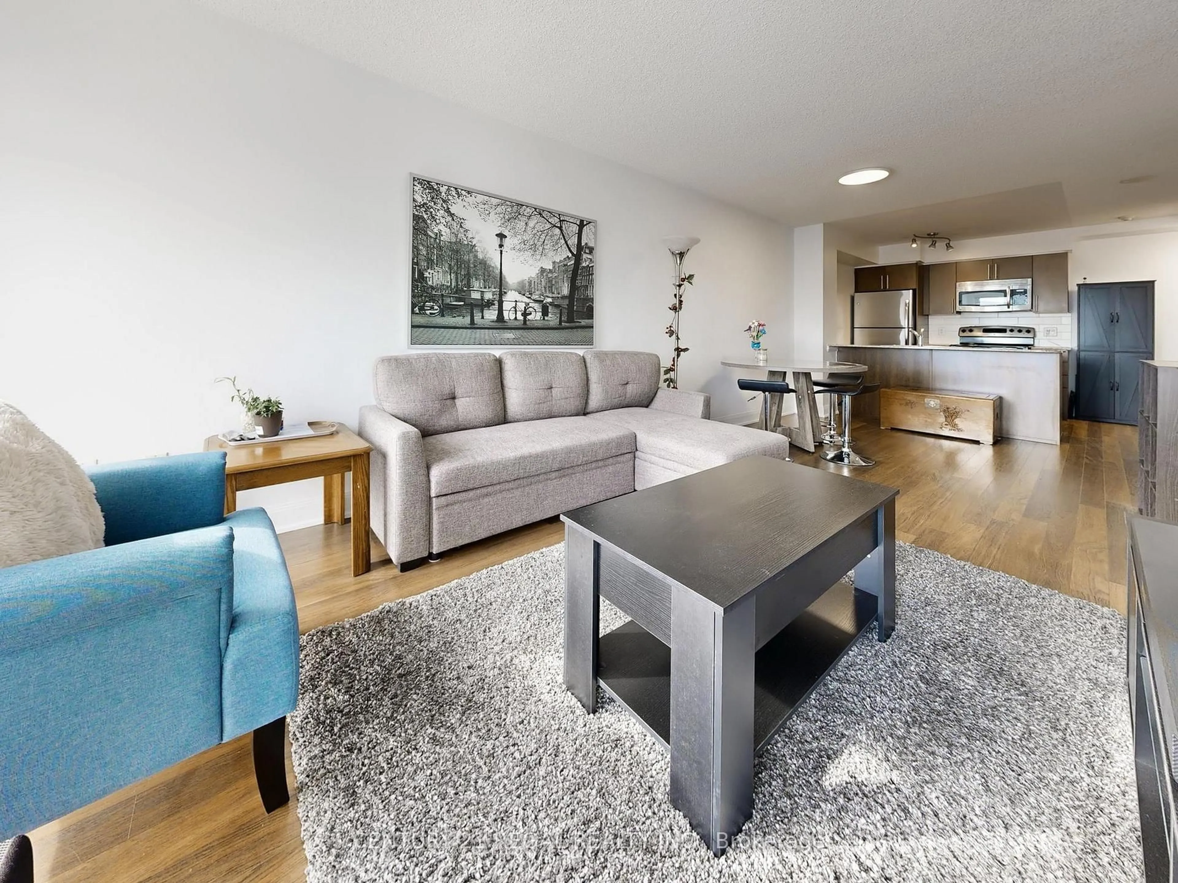 Living room with furniture, wood/laminate floor for 2191 Yonge St #2812, Toronto Ontario M4S 3H8