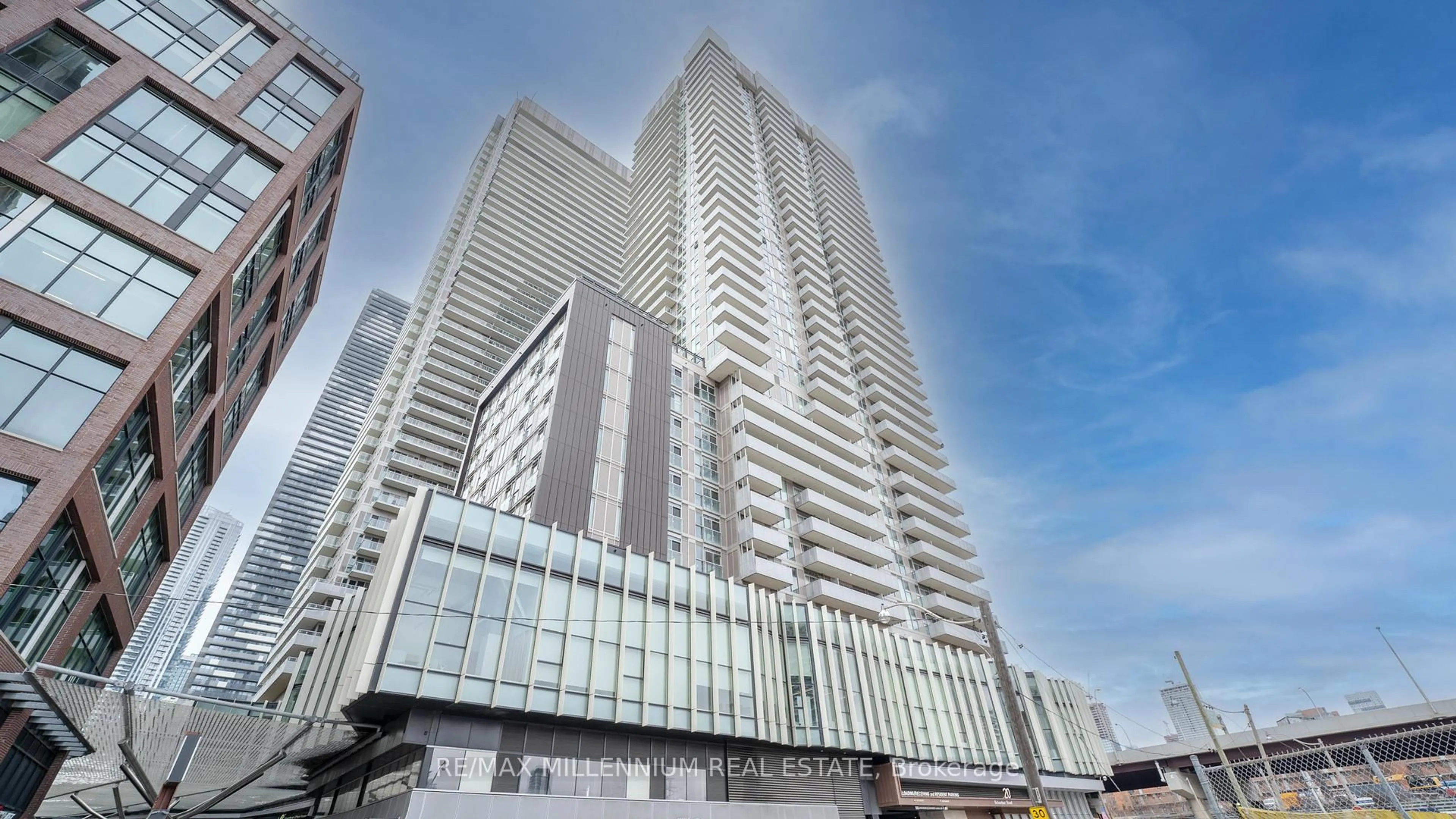 Indoor foyer for 20 Richardson St #1808, Toronto Ontario M5A 0S6