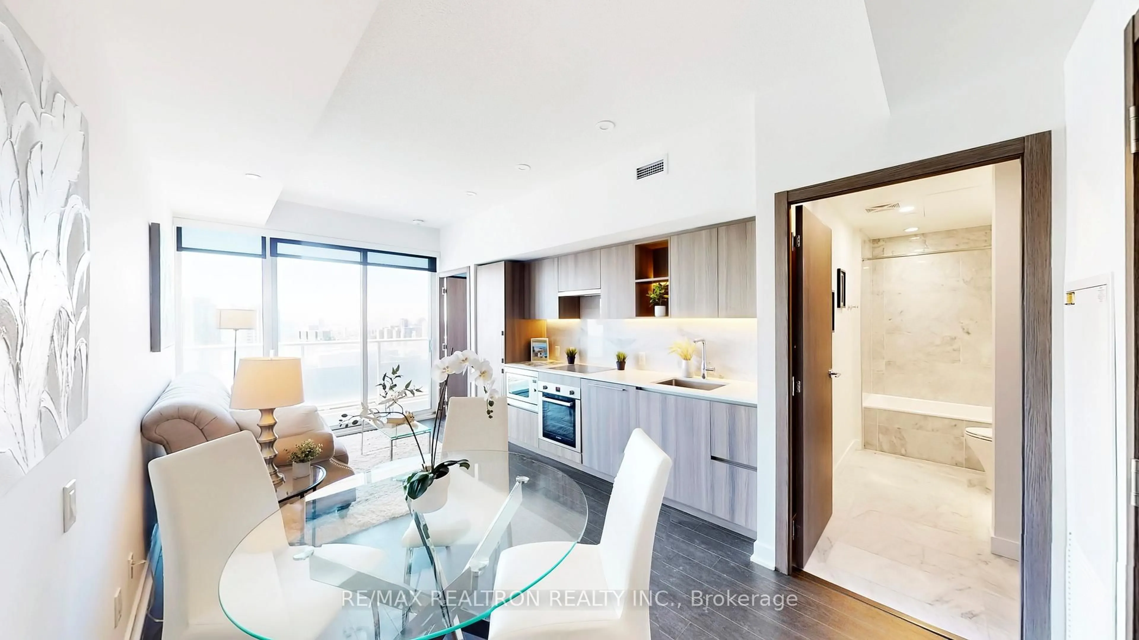 Unknown for 19 Bathurst St #3902, Toronto Ontario M5V 0N2