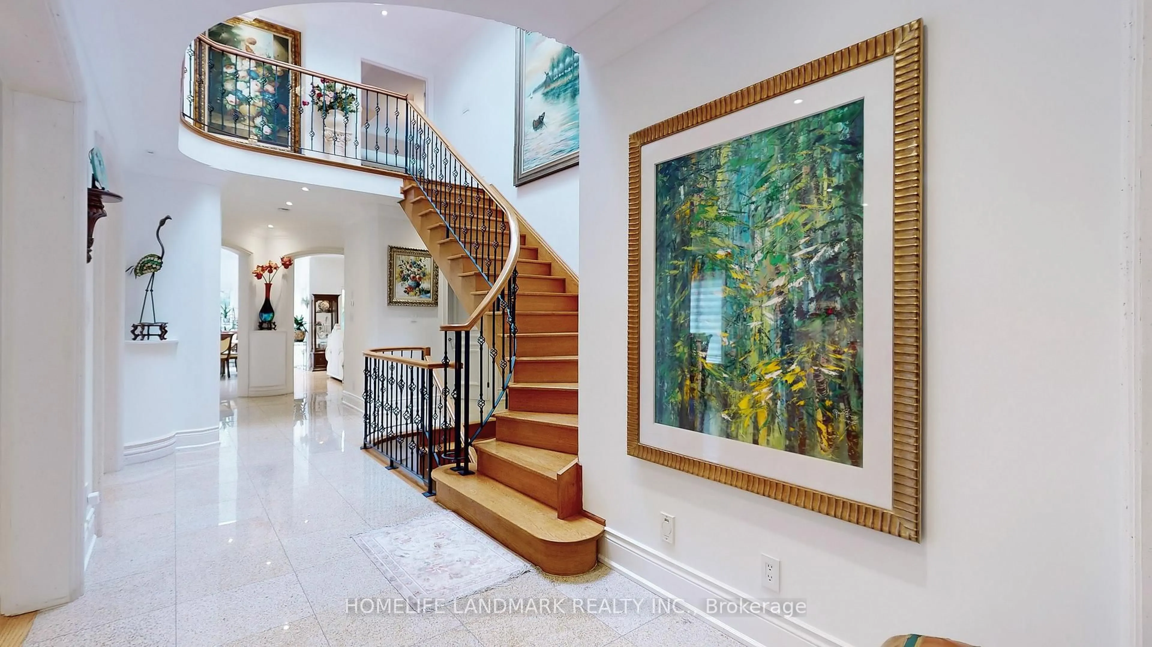 Indoor foyer for 122 Norton Ave, Toronto Ontario M2N 4A6