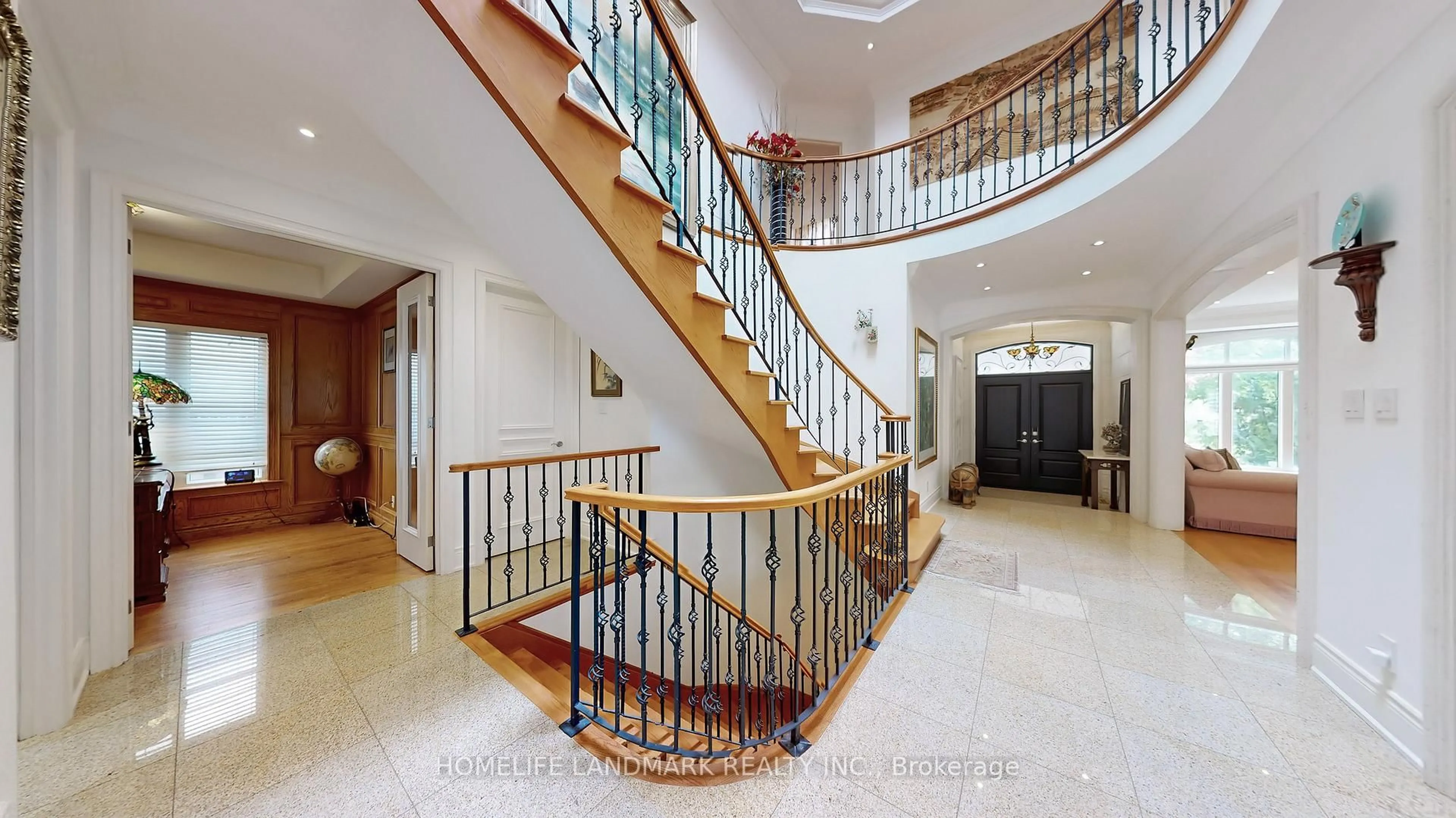 Indoor foyer for 122 Norton Ave, Toronto Ontario M2N 4A6