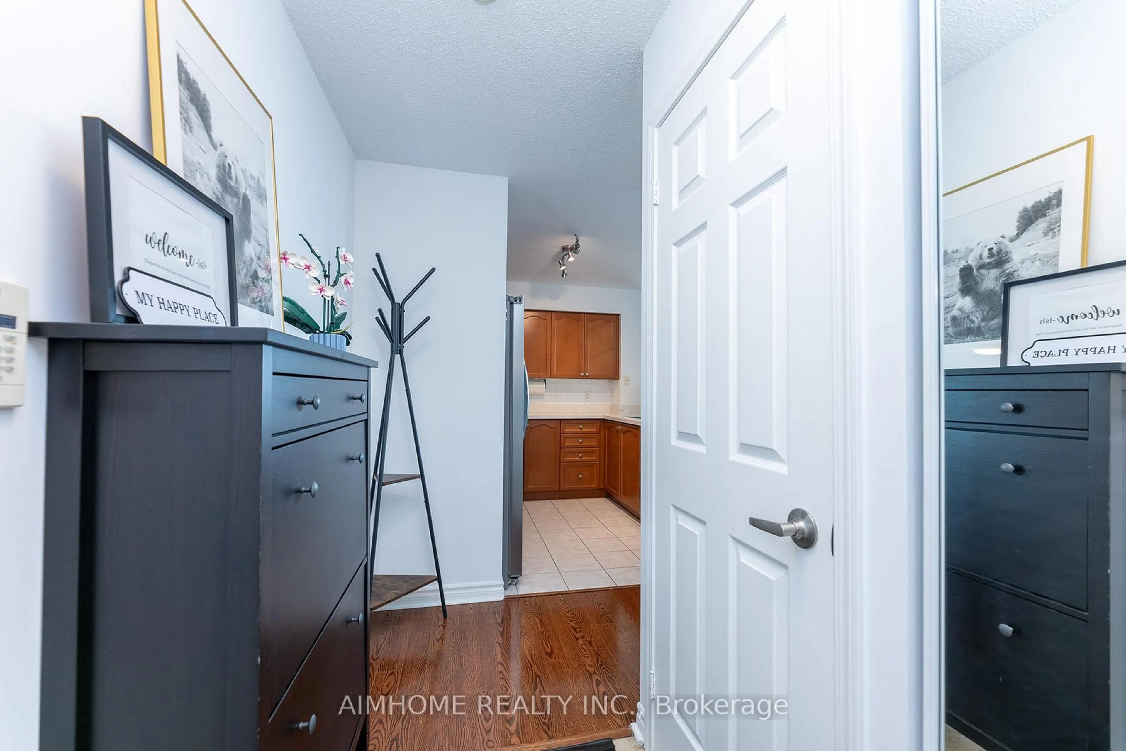 Indoor entryway for 18 Spring Garden Ave #3510, Toronto Ontario M2N 7M2