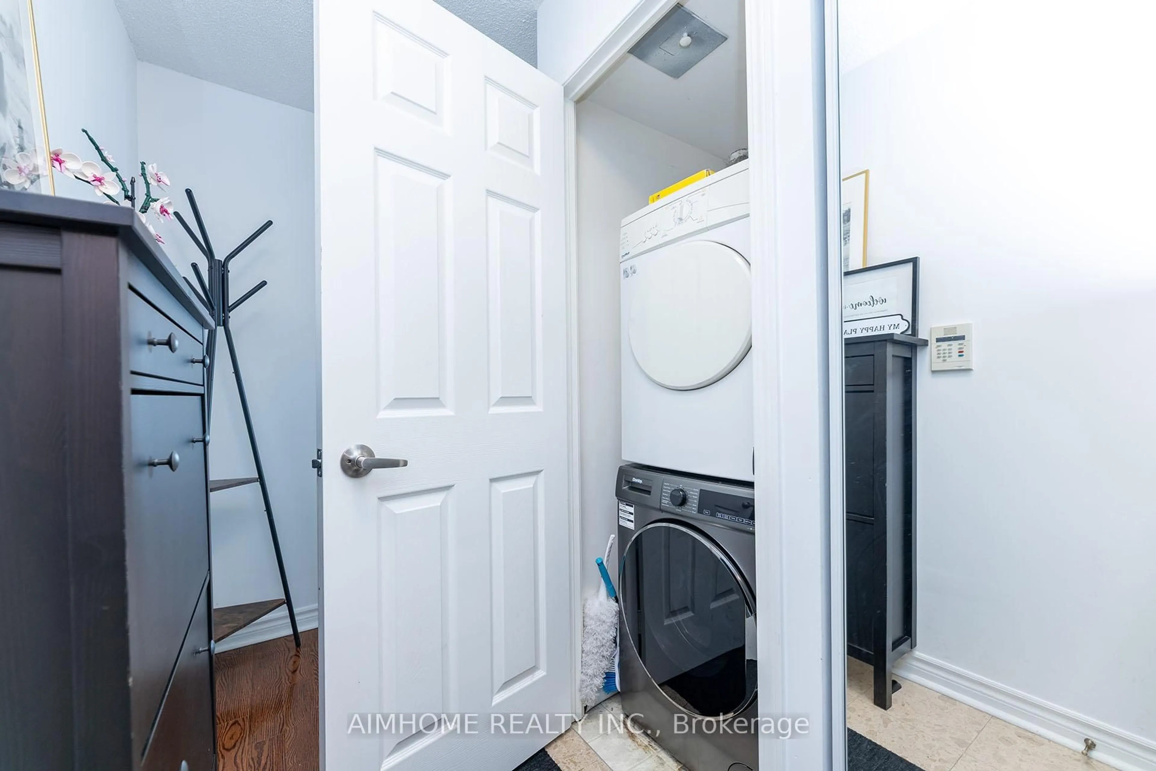 Laundry room for 18 Spring Garden Ave #3510, Toronto Ontario M2N 7M2