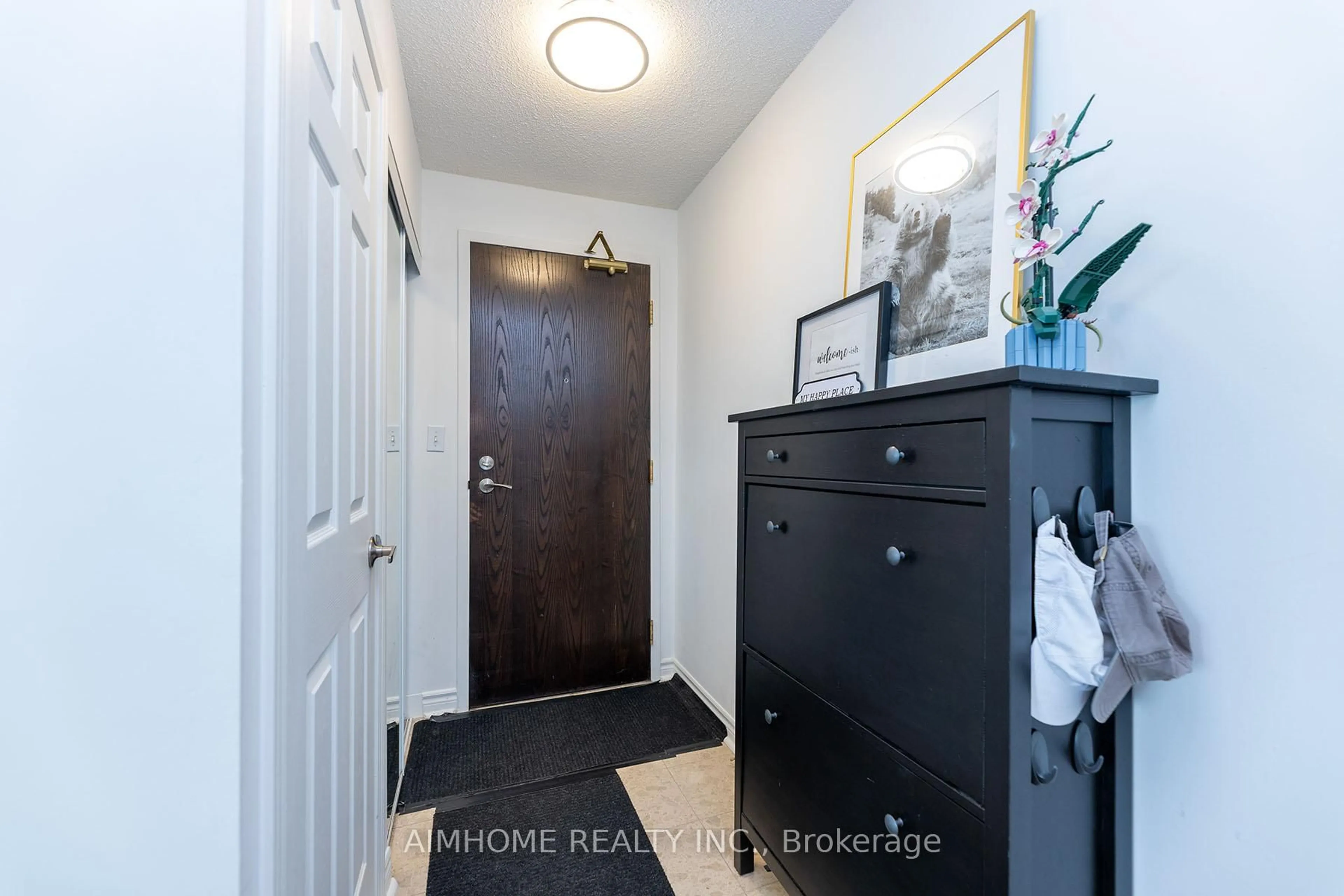 Indoor entryway for 18 Spring Garden Ave #3510, Toronto Ontario M2N 7M2
