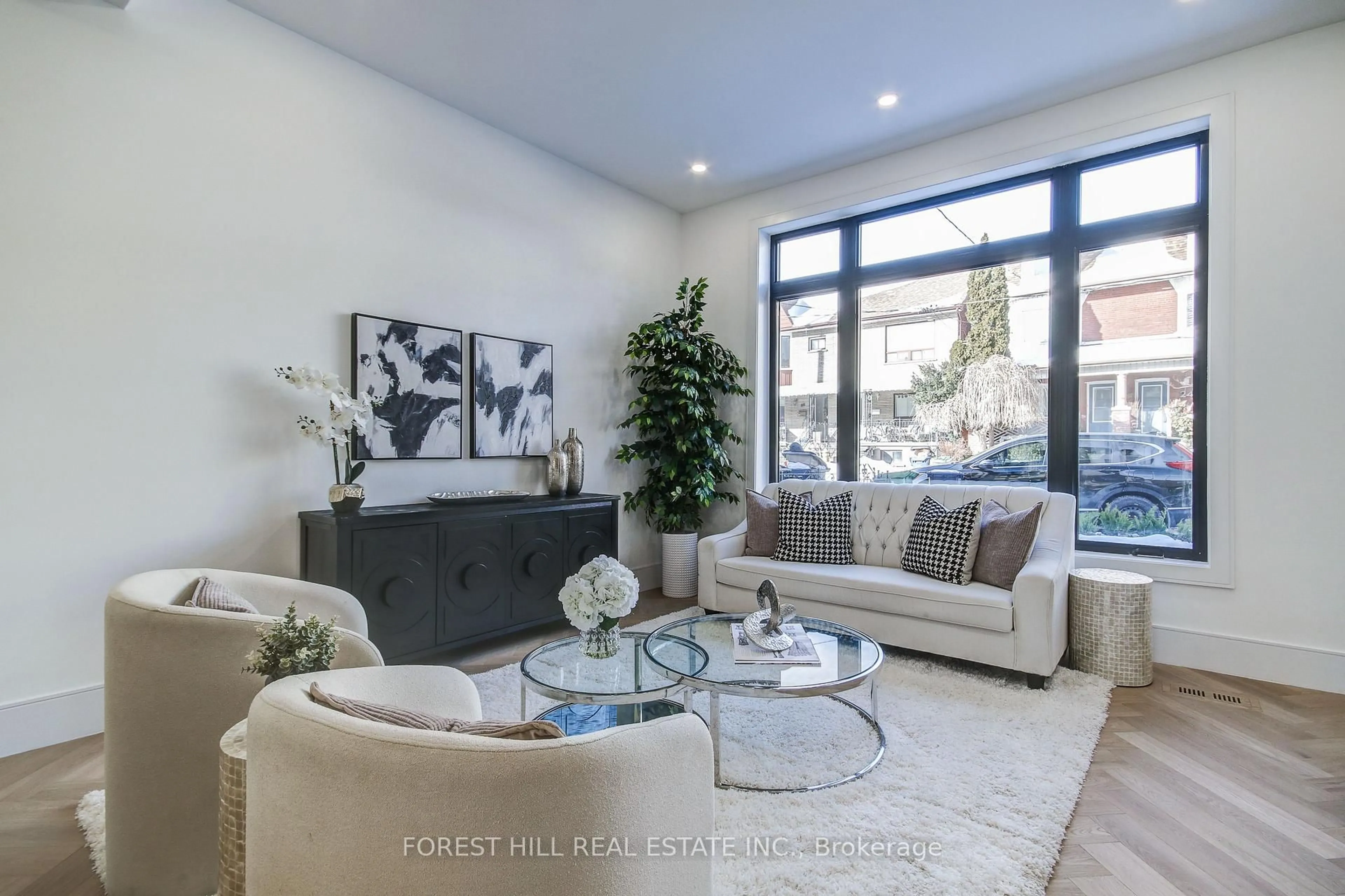 Living room with furniture, unknown for 21 Foxley St, Toronto Ontario M6J 1P9