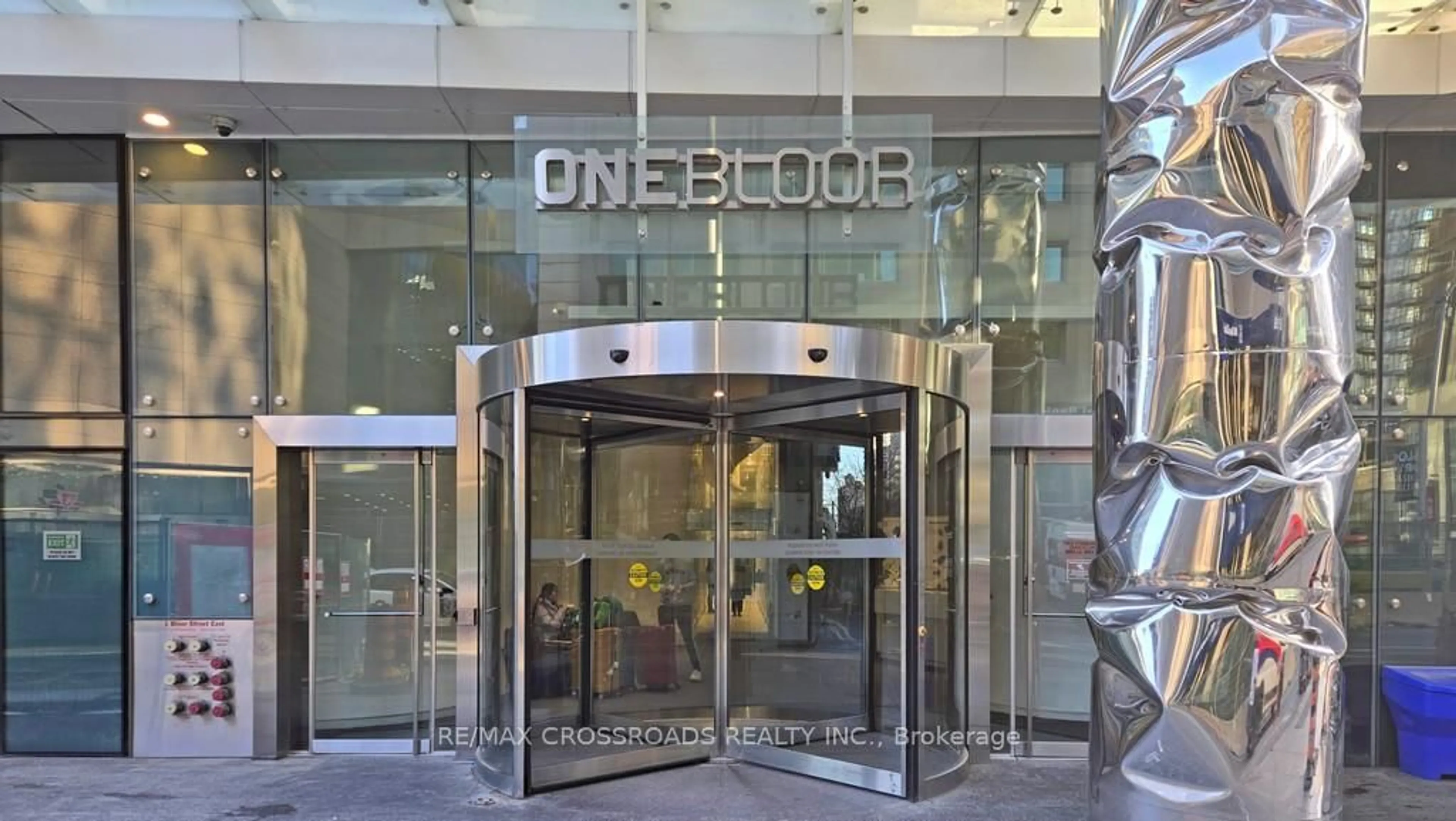 Indoor foyer for 1 Bloor St #3208, Toronto Ontario M4W 0A8