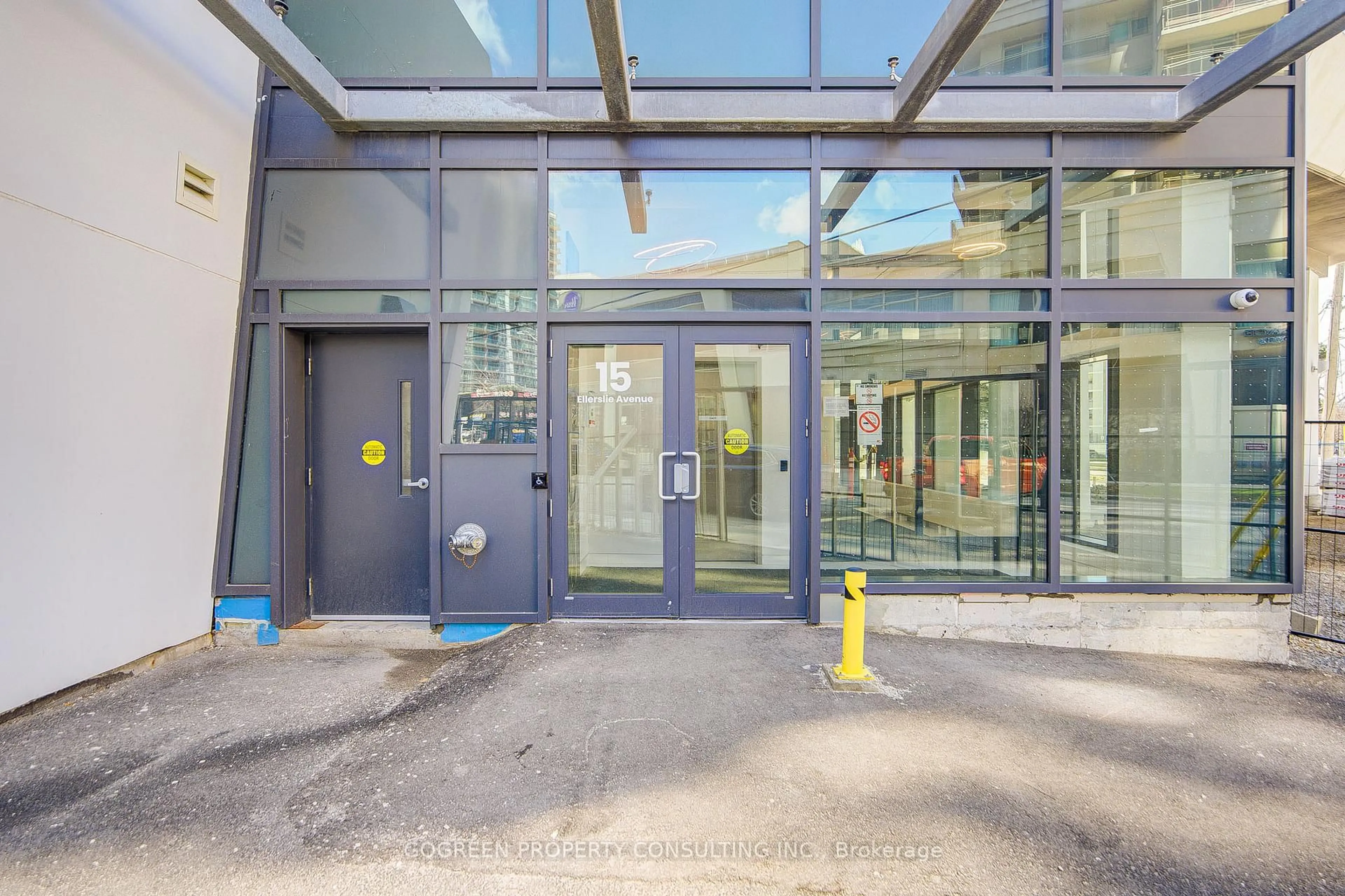 Indoor foyer for 15 Ellerslie Ave #2607, Toronto Ontario M2N 0E7