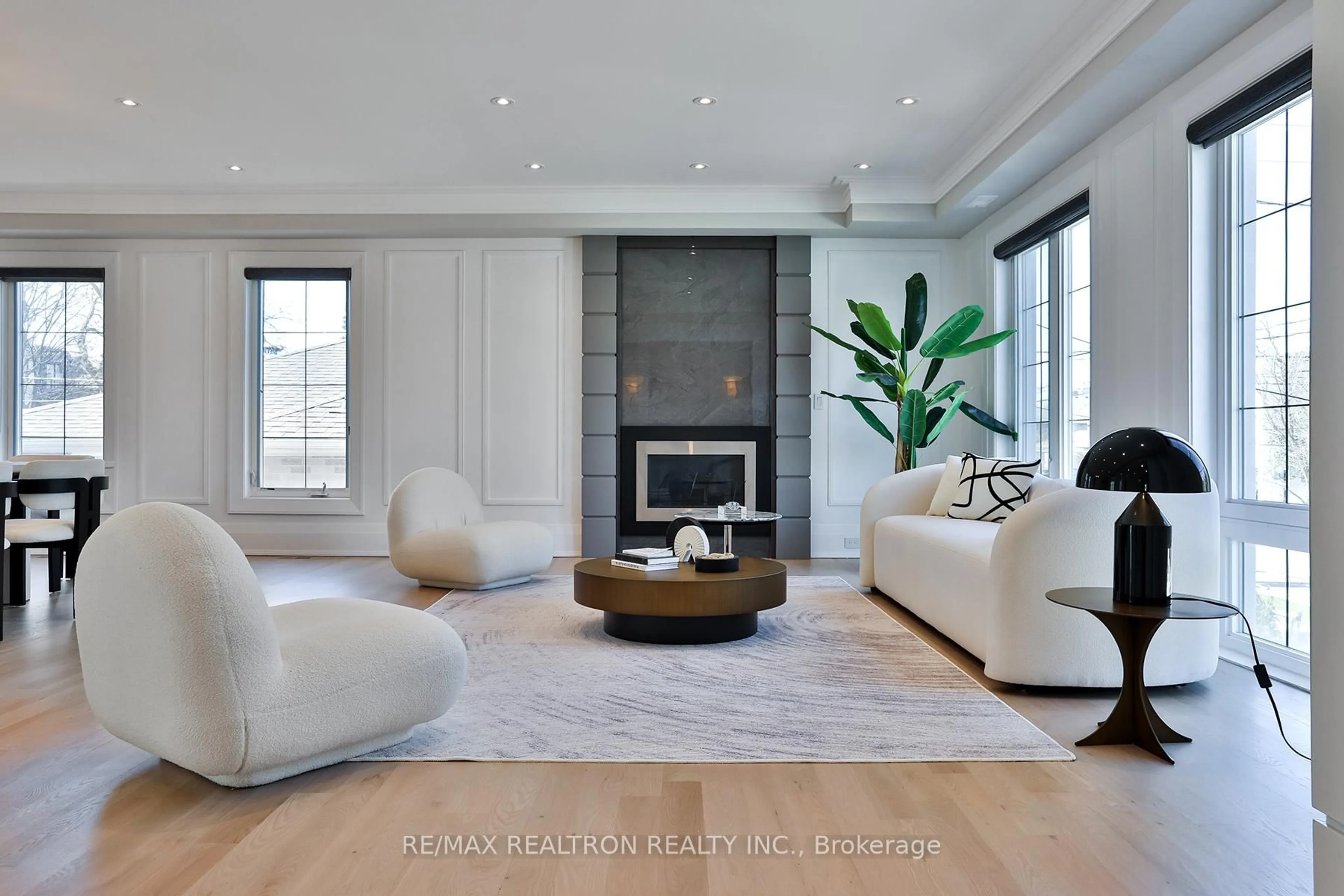 Living room with furniture, unknown for 261 Patricia Ave, Toronto Ontario M2M 1J7