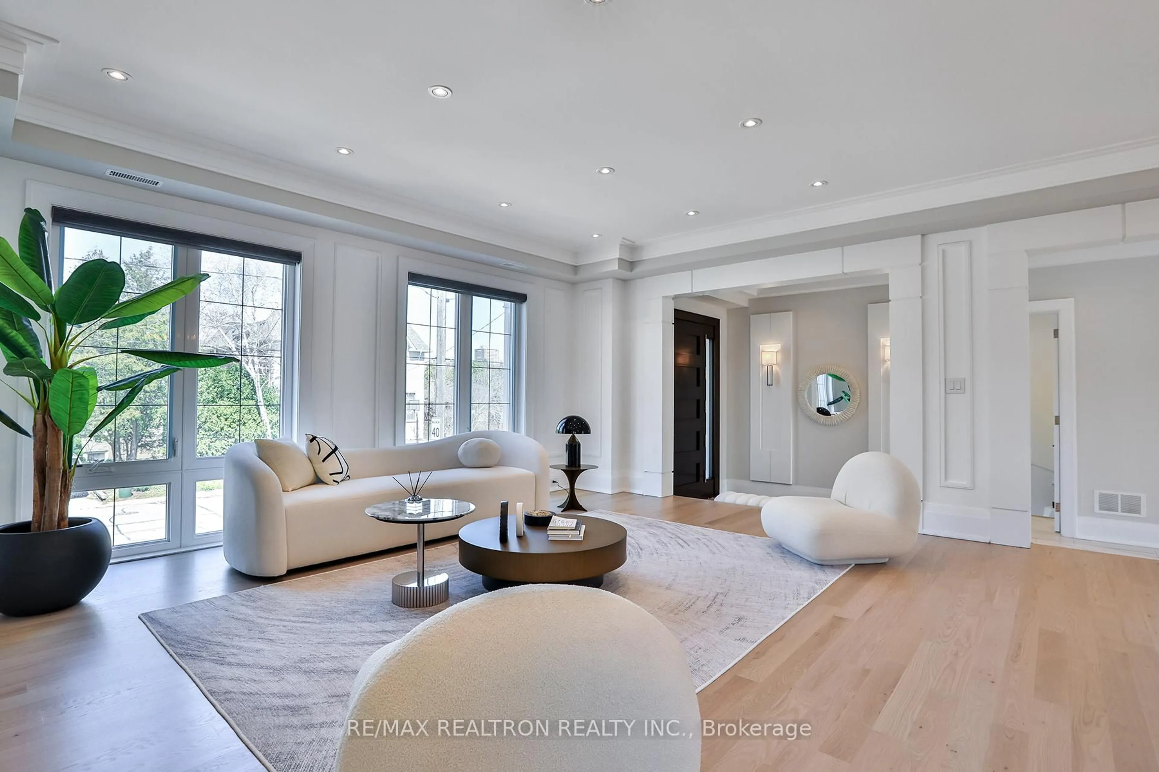 Living room with furniture, unknown for 261 Patricia Ave, Toronto Ontario M2M 1J7