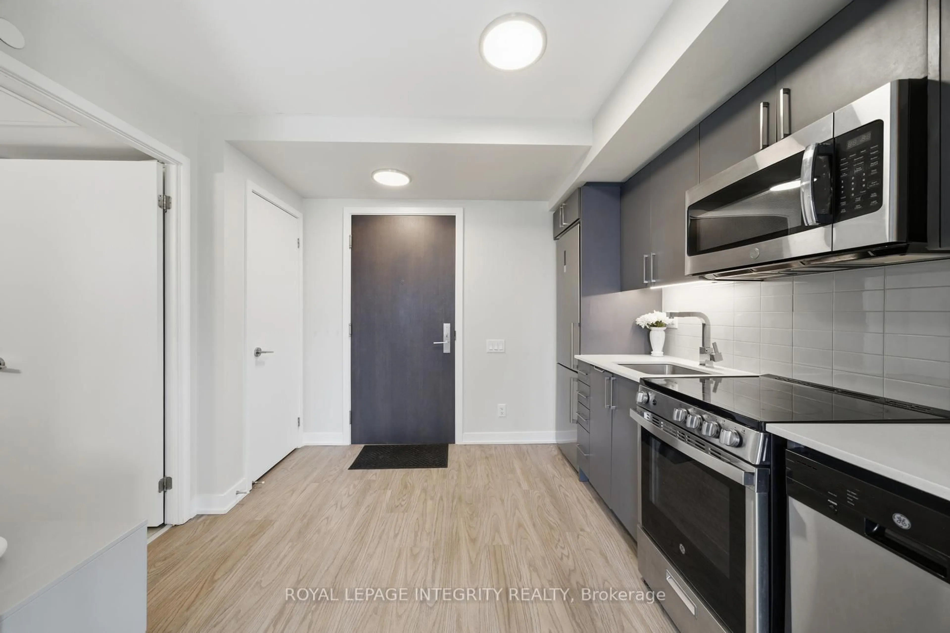 Standard kitchen, unknown for 38 Monte Kwinter Crt #807, Toronto Ontario M3H 0E2