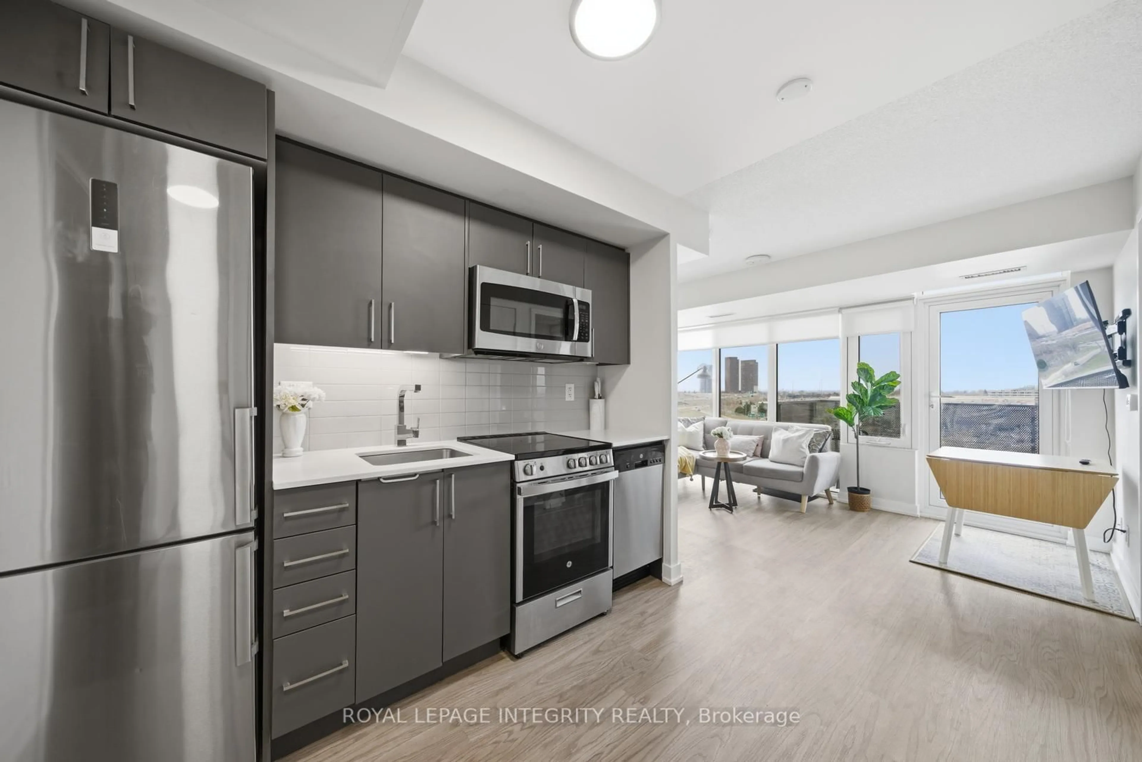 Standard kitchen, unknown for 38 Monte Kwinter Crt #807, Toronto Ontario M3H 0E2