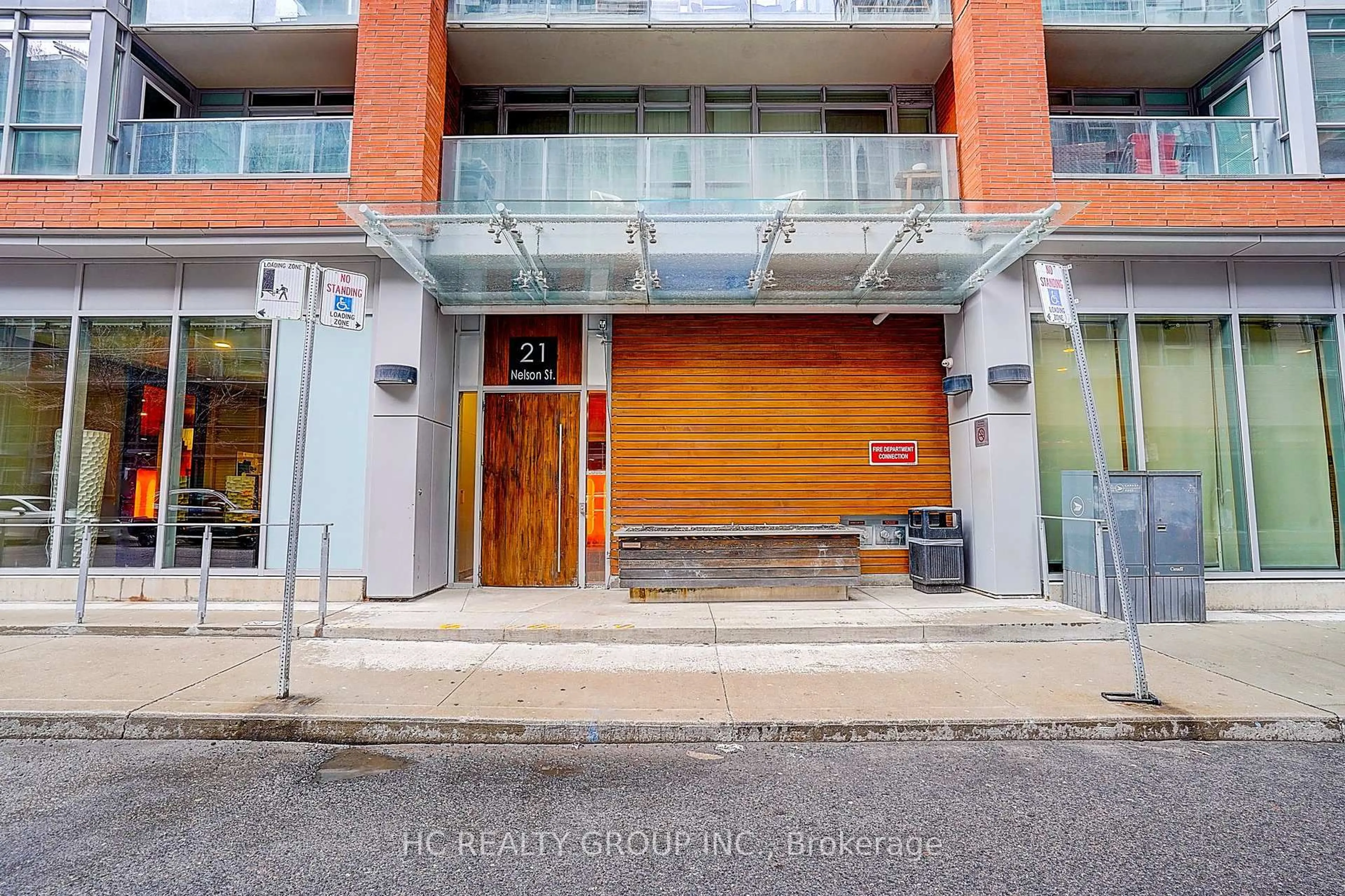 Indoor foyer for 21 Nelson St #705, Toronto Ontario M5V 3H9