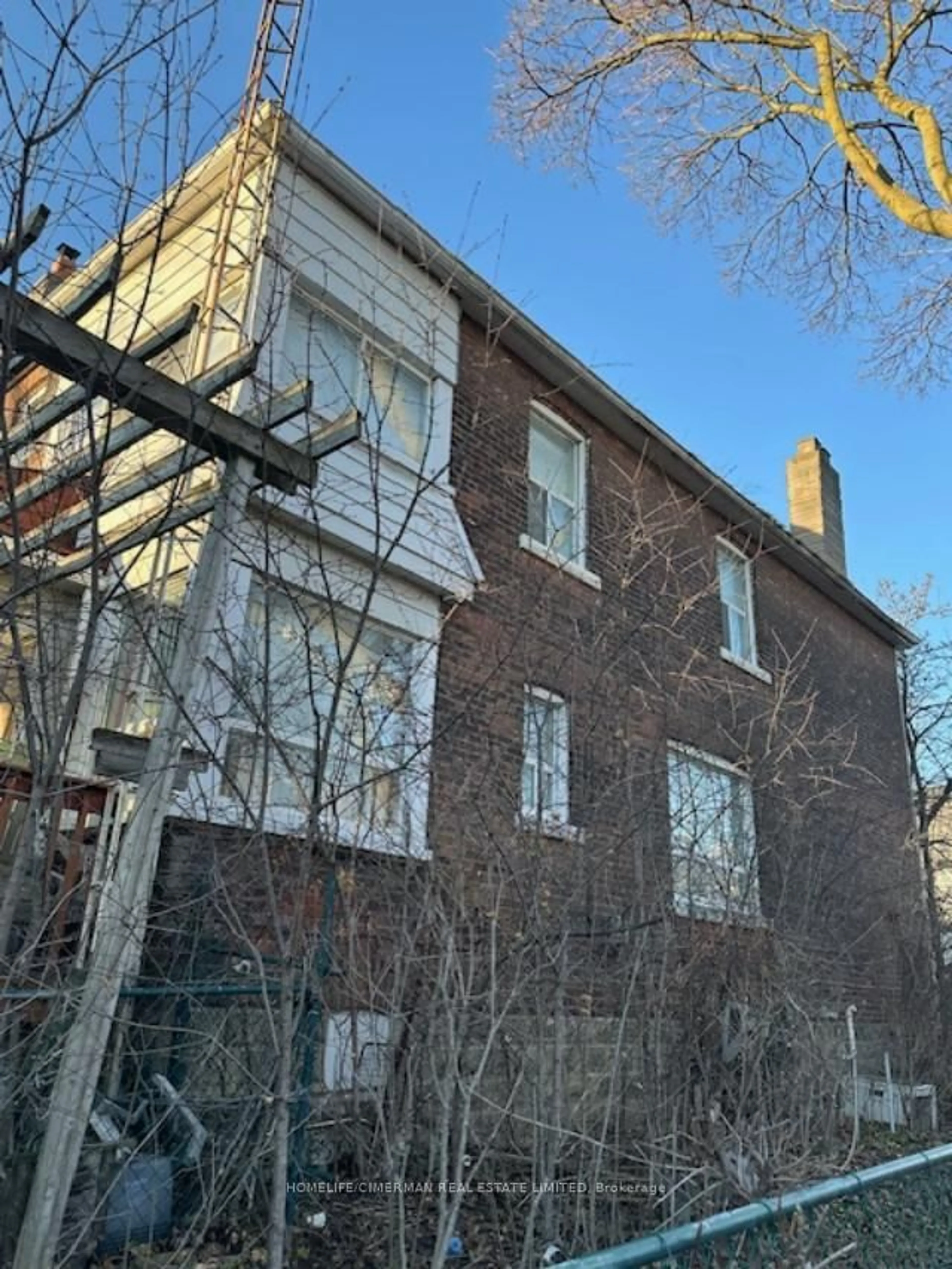 Home with brick exterior material, building for 60A Arlington Ave, Toronto Ontario M6G 3L1