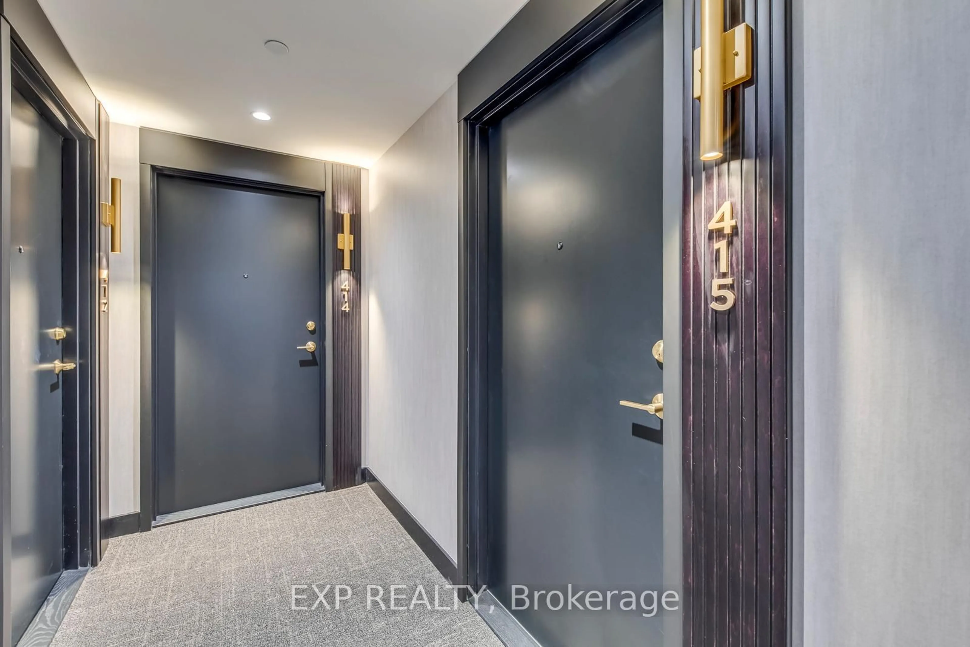 Indoor entryway for 5 Lakeview Ave #415, Toronto Ontario M6J 0H3