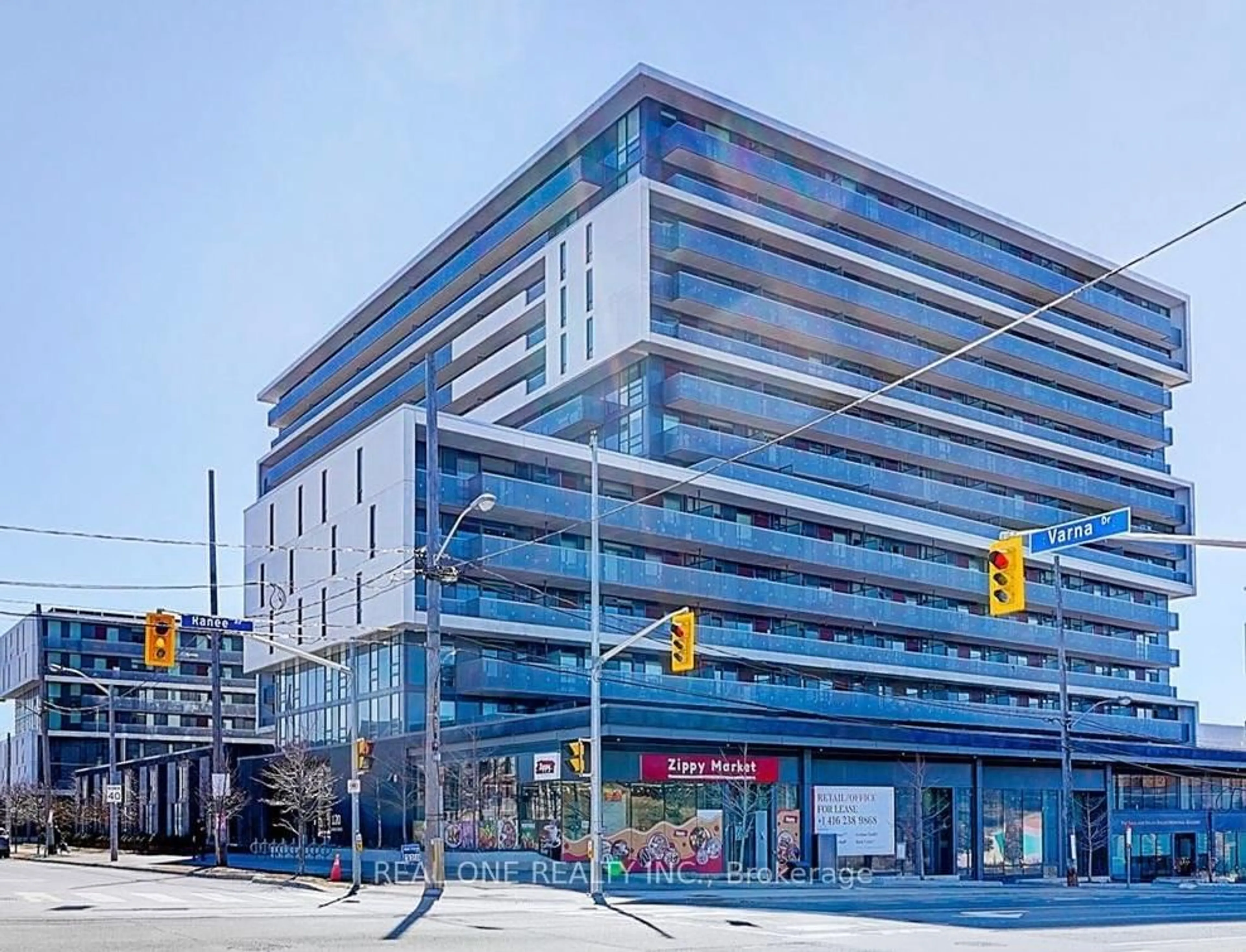 Indoor foyer for 120 Varna Dr #1205, Toronto Ontario M6A 0B3