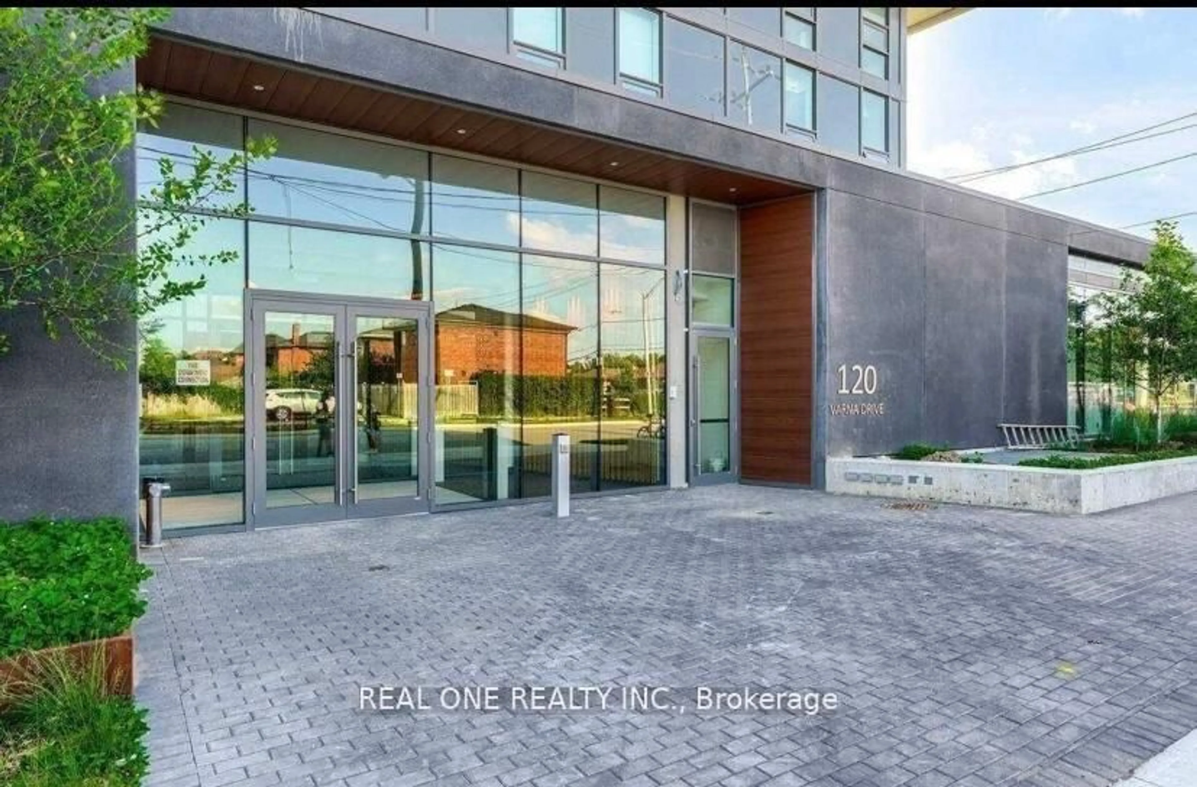 Indoor foyer for 120 Varna Dr #1205, Toronto Ontario M6A 0B3