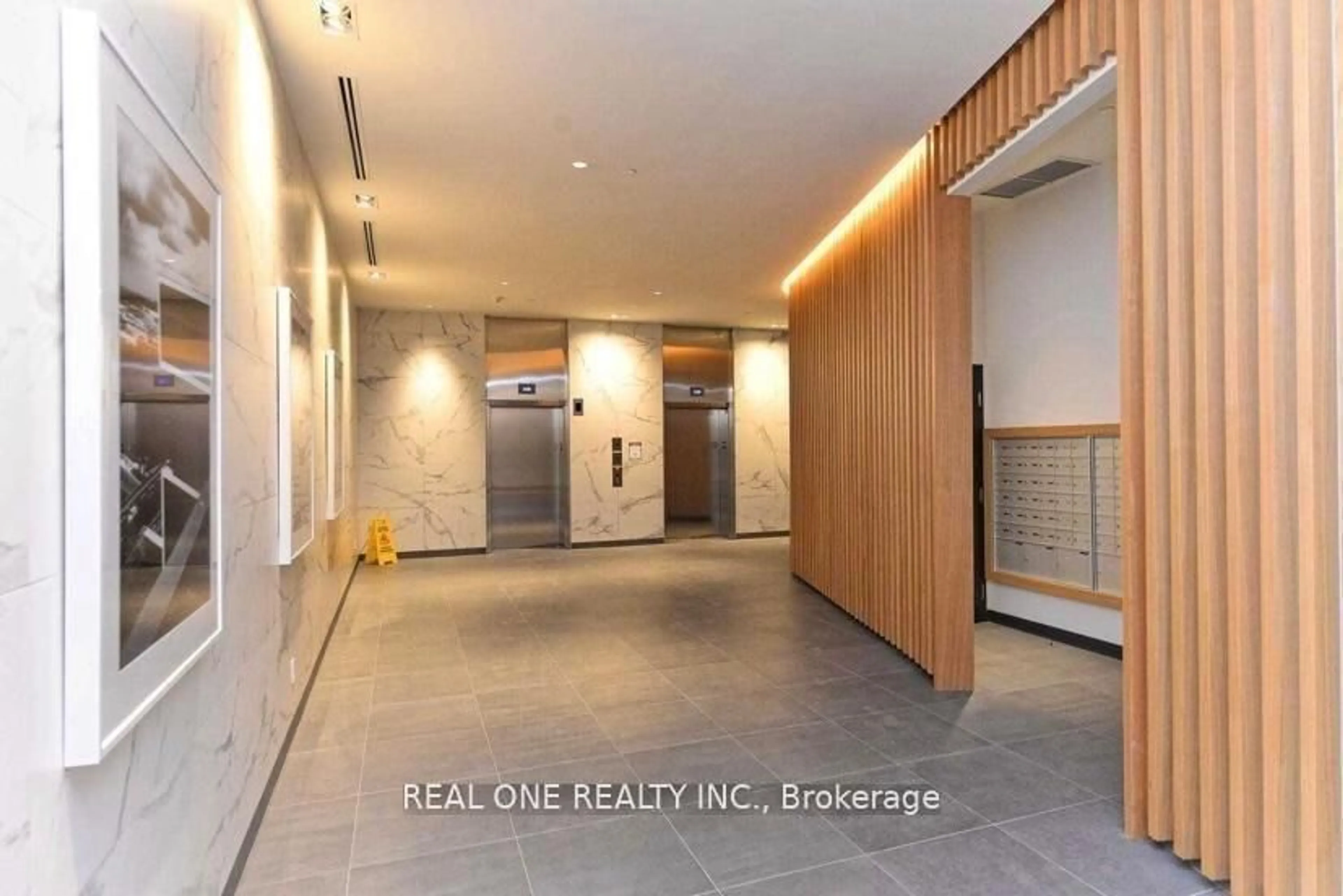 Indoor foyer for 120 Varna Dr #1205, Toronto Ontario M6A 0B3