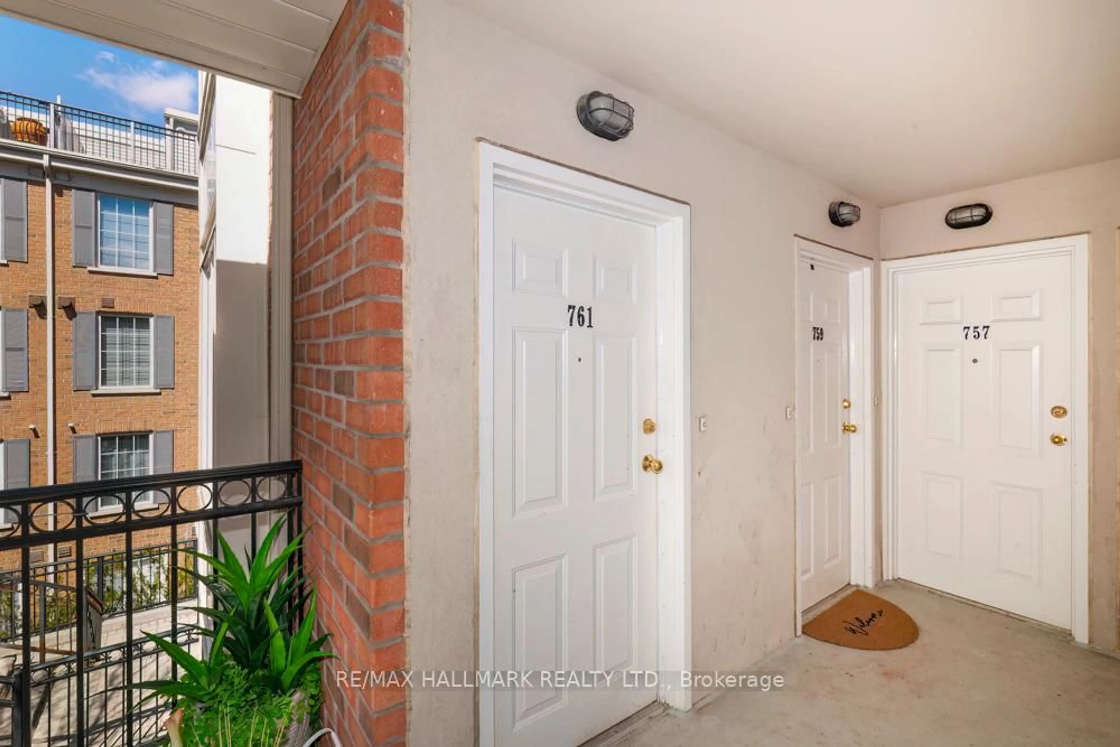 Indoor entryway for 5 Everson Dr #761, Toronto Ontario M2N 7C3